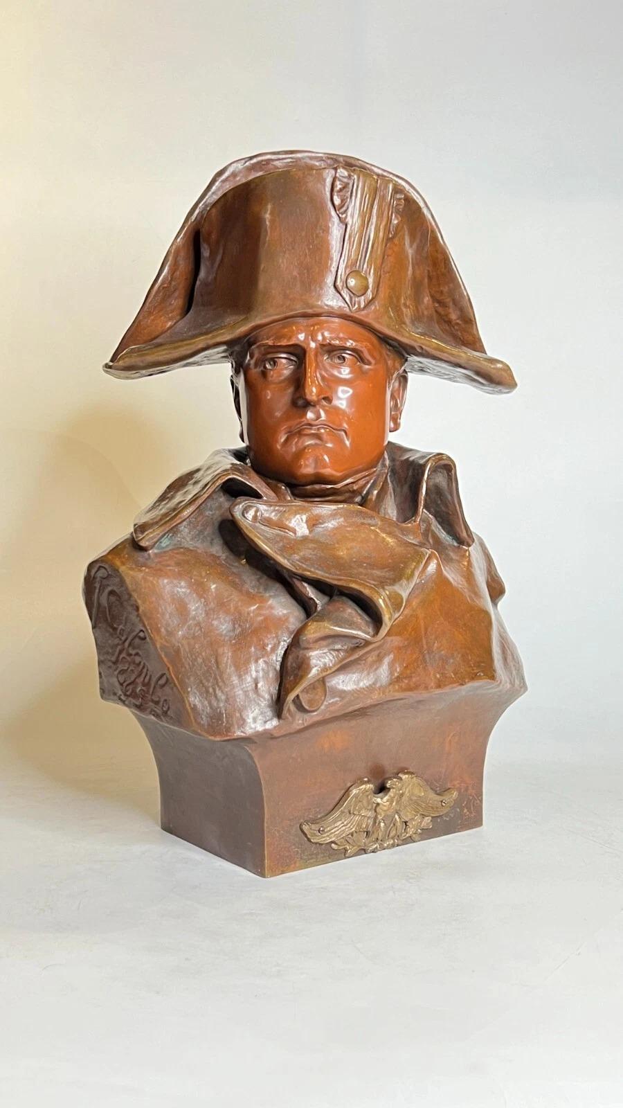 Fein patinierte Bronzebüste des französischen Kaisers Napoleon Bonaparte aus dem 19. Jahrhundert, nach dem italienischen Künstler Renzo Colombo (1856-1885), Maße: 21 1/2 x 14 x 10 Zoll, gegossen in Paris mit der Marke BRONZE GARANTI AU TITRE PARIS.