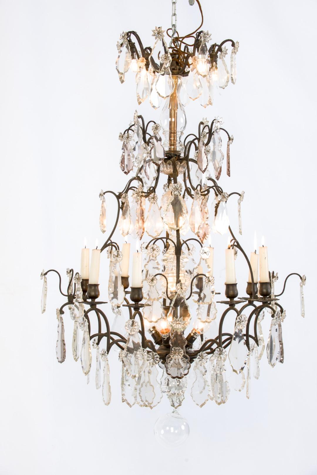 19th Century Bronze Chandelier with Cut Crystal Ornaments and Candles and Lights For Sale 8