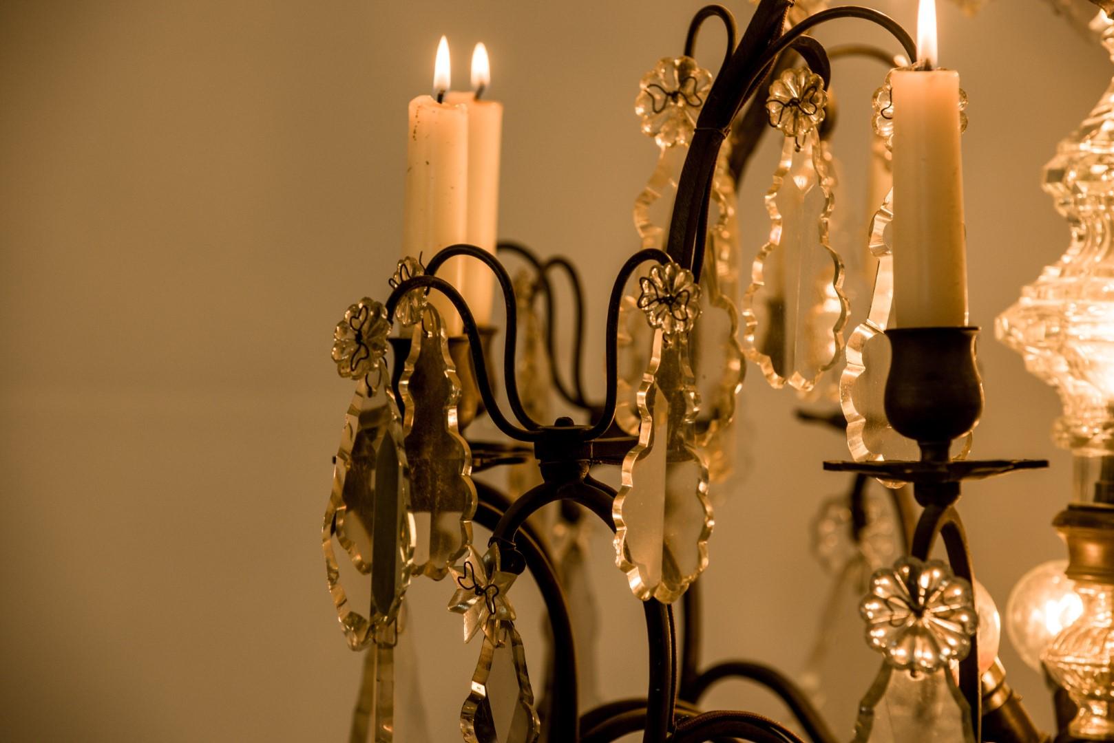 19th Century Bronze Chandelier with Cut Crystal Ornaments and Candles and Lights For Sale 12