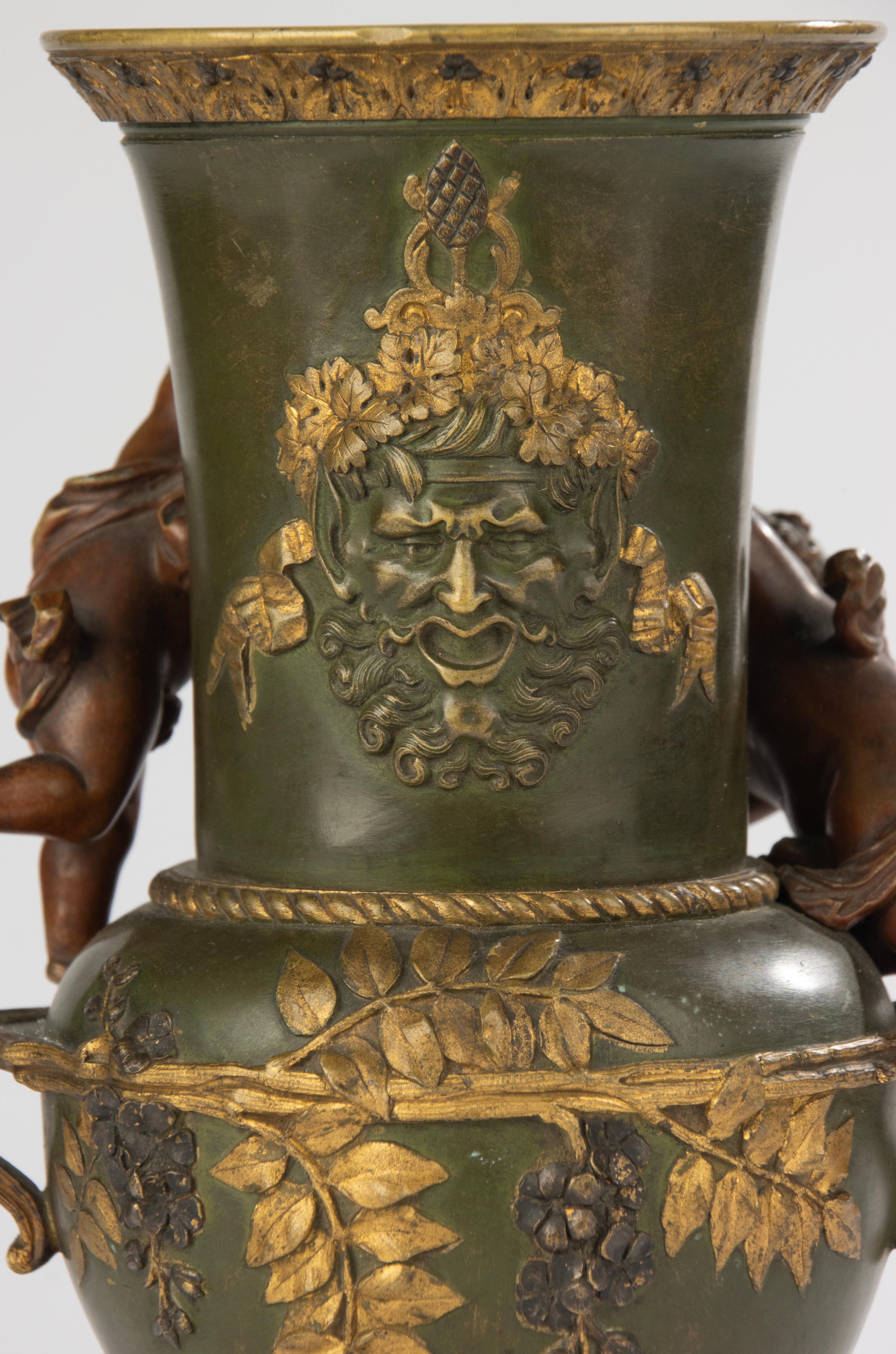 19th Century Bronze Coupe on Marble Base - Cherub Decoration For Sale 6