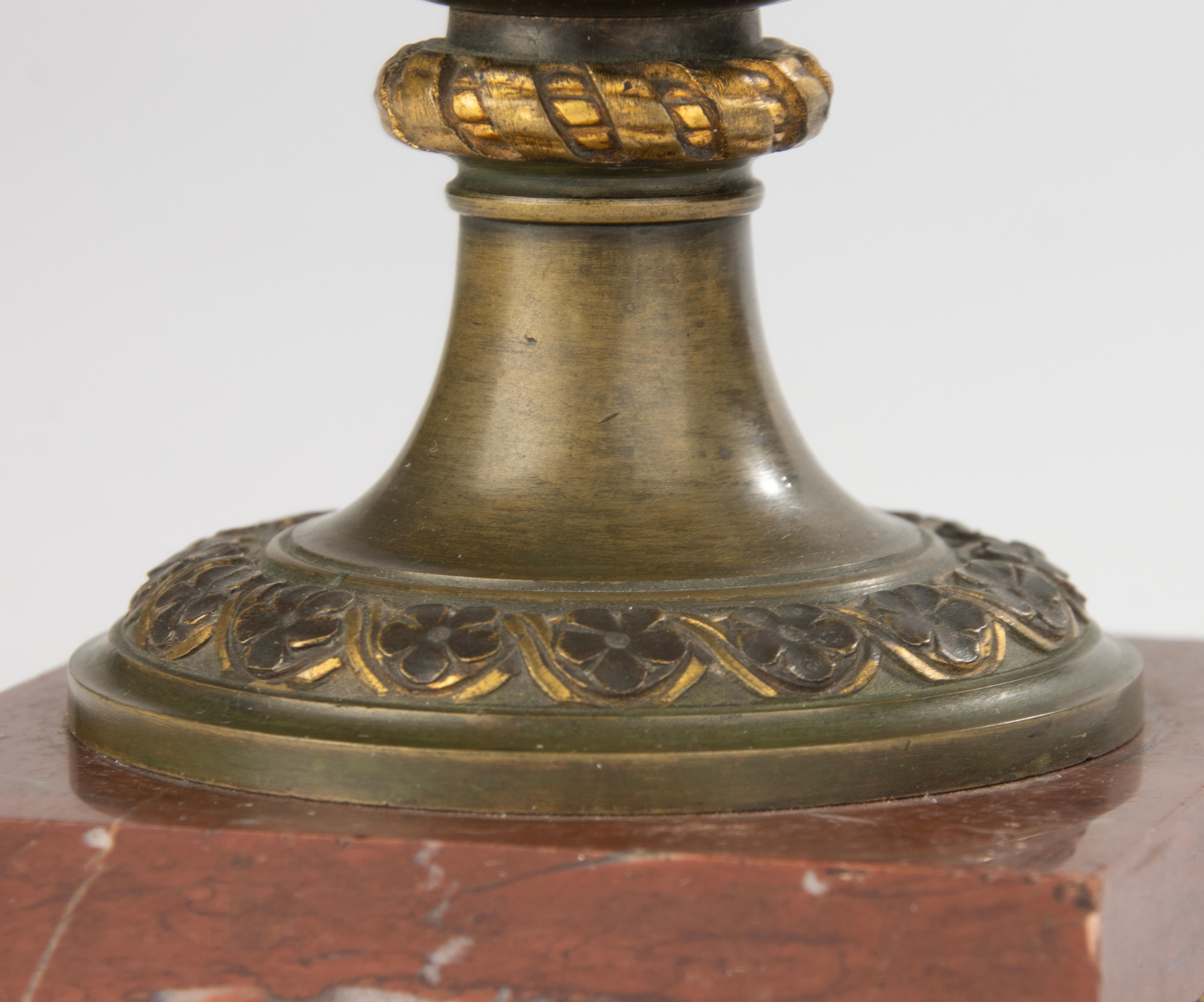 19th Century Bronze Coupe on Marble Base - Cherub Decoration For Sale 8
