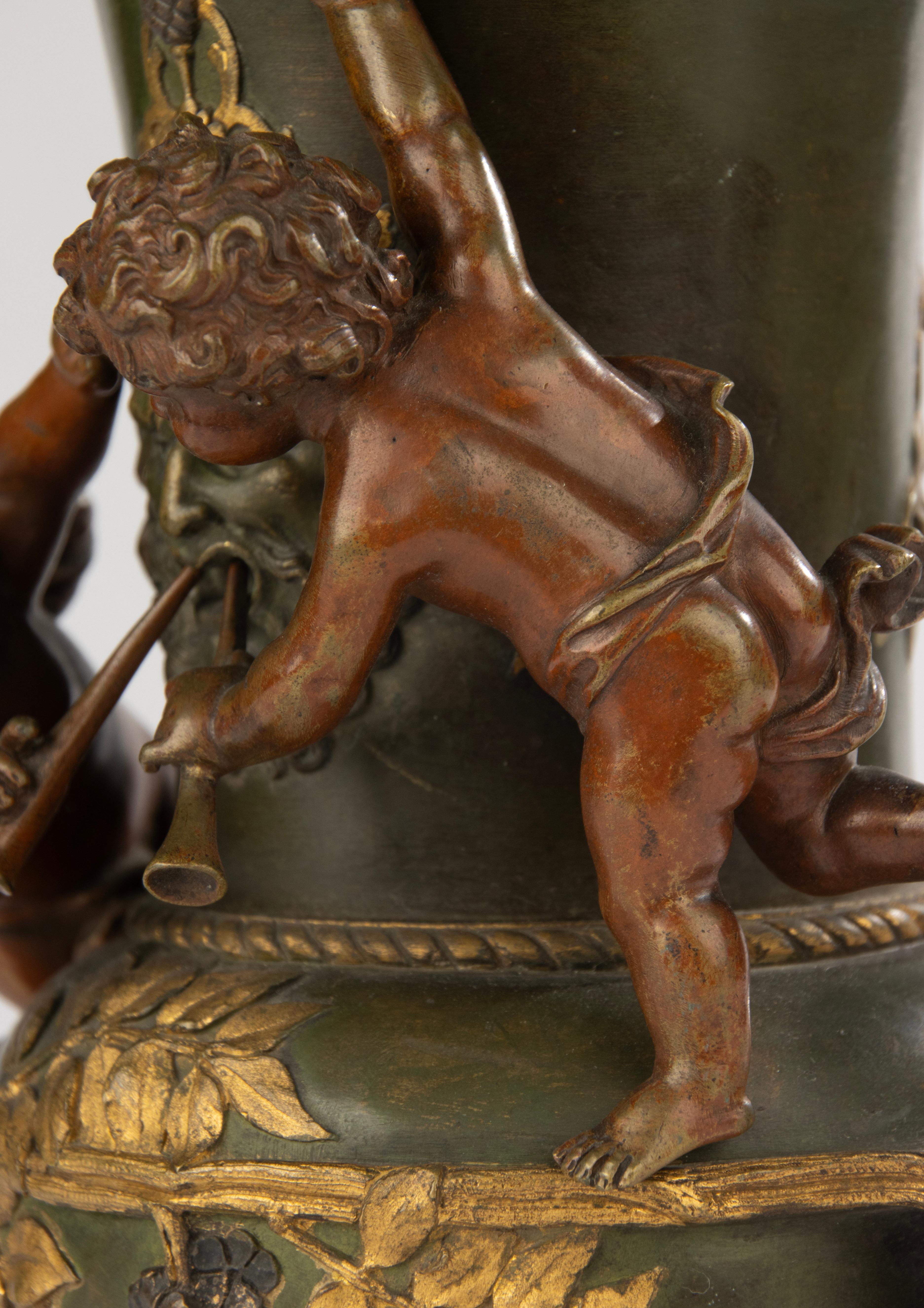 19th Century Bronze Coupe on Marble Base - Cherub Decoration For Sale 11