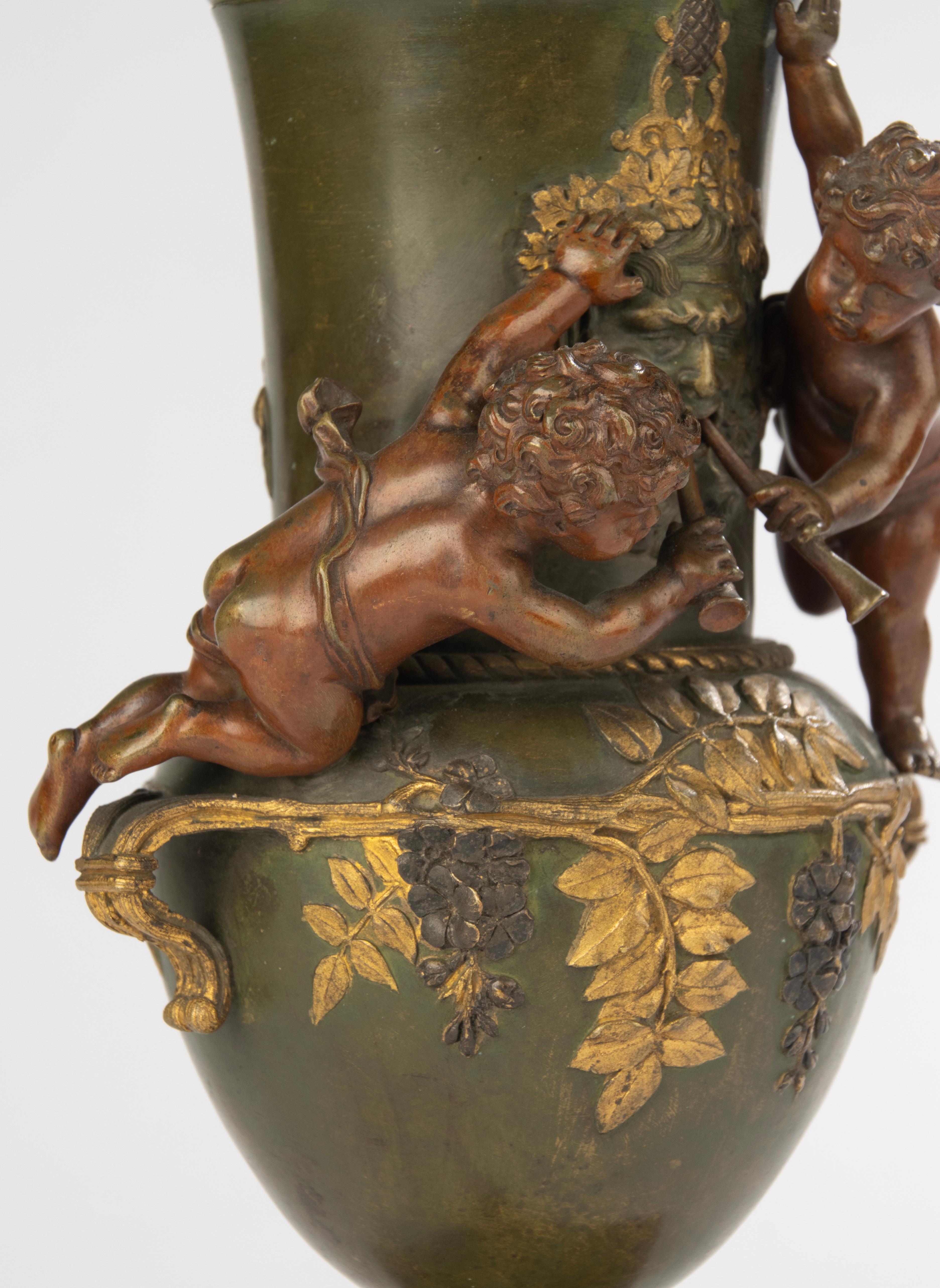19th Century Bronze Coupe on Marble Base - Cherub Decoration In Good Condition For Sale In Casteren, Noord-Brabant