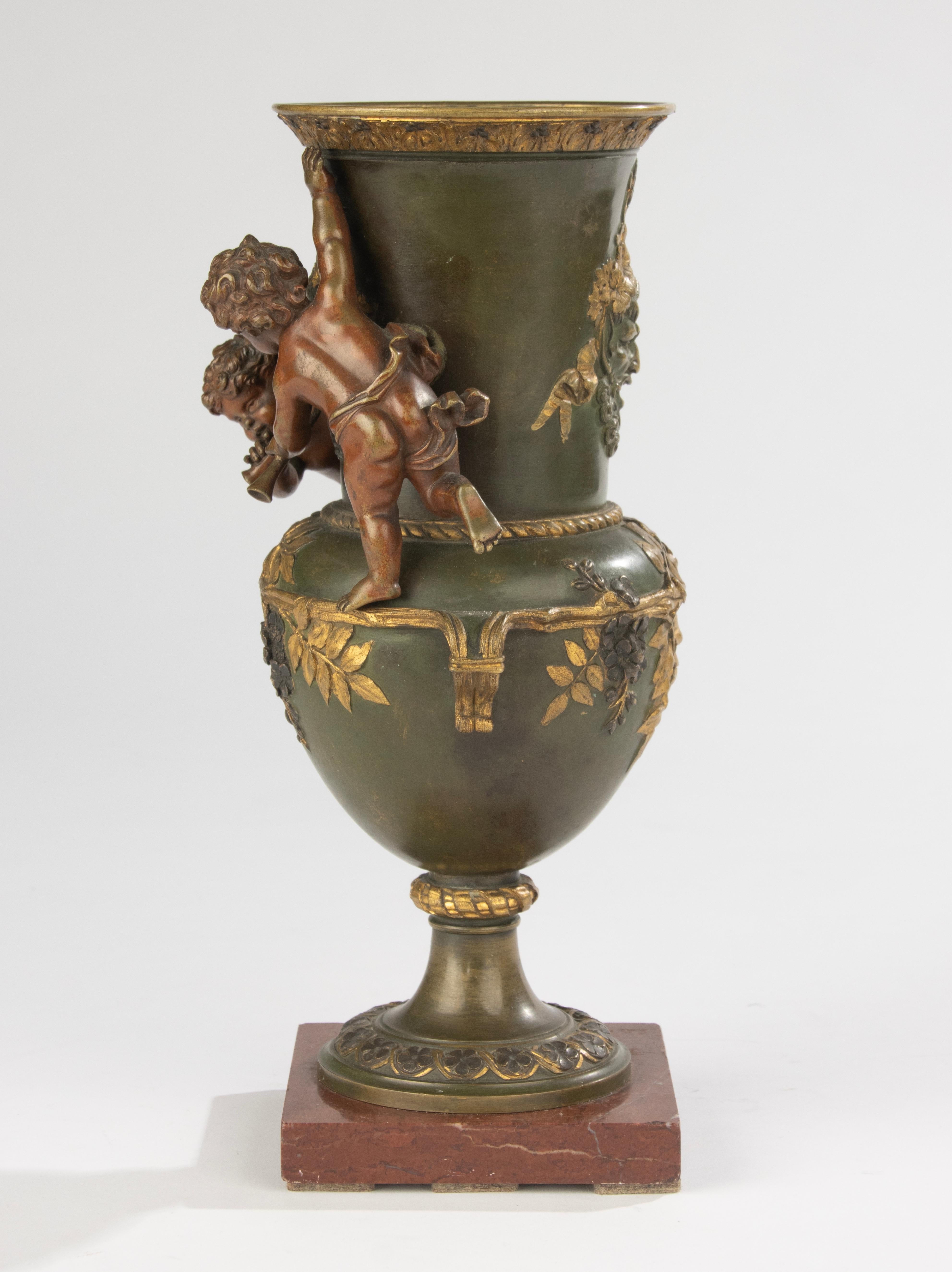 19th Century Bronze Coupe on Marble Base - Cherub Decoration For Sale 2