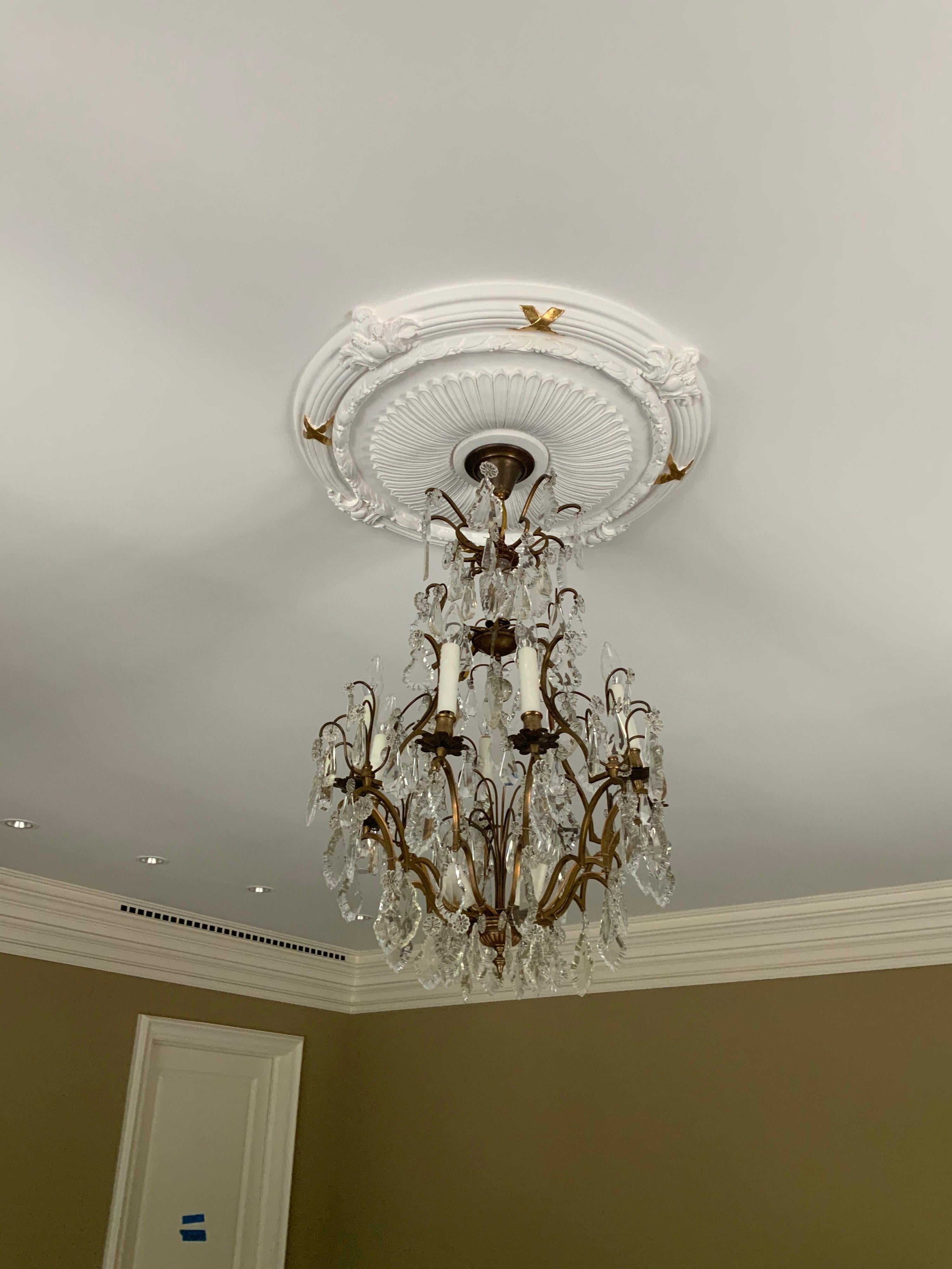 Lampadario in bronzo e cristallo del XIX secolo proveniente dalla Francia In condizioni buone in vendita a Dallas, TX