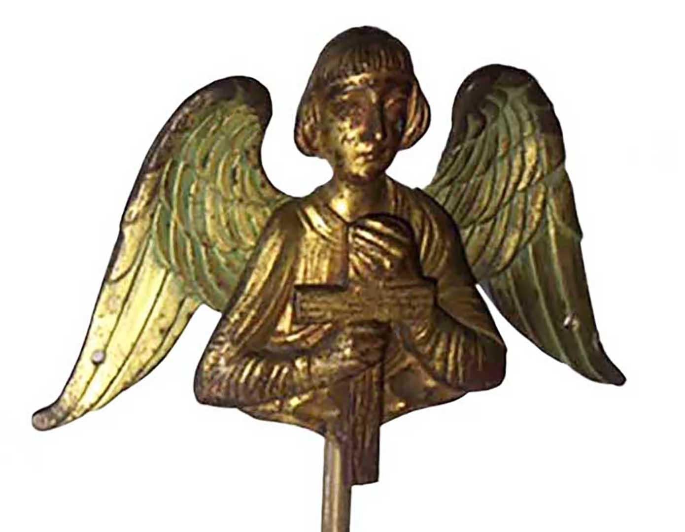 Européen Anges de style byzantin en bronze doré du 19e siècle sur socles en lucite en vente