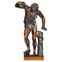 Figure en bronze du 19e siècle représentant un faune dansant avec des cymbales, d'après l'Antiquité