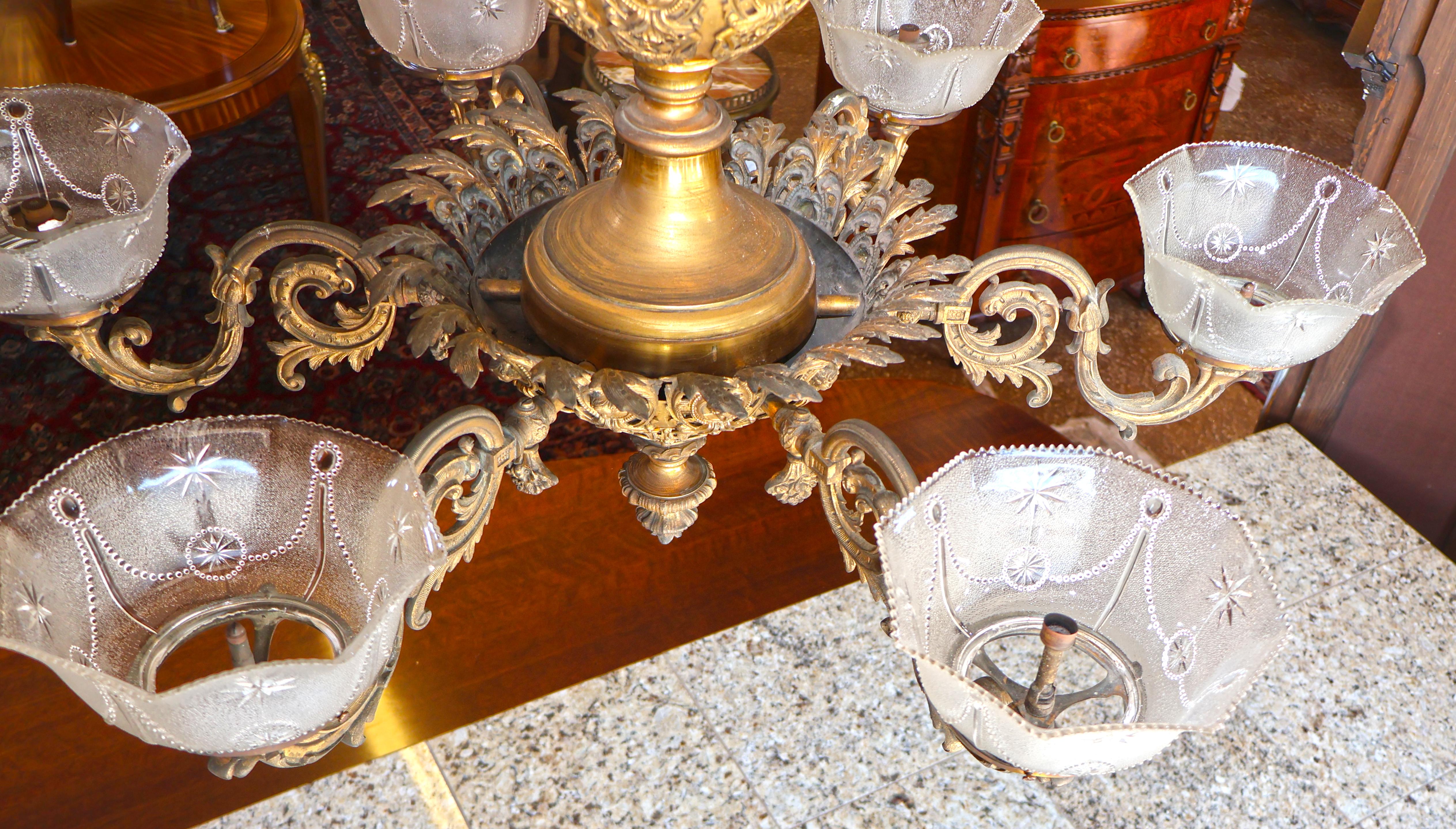 Lampadario a gas in bronzo del XIX secolo attribuito a Cornelius & Baker in vendita 9