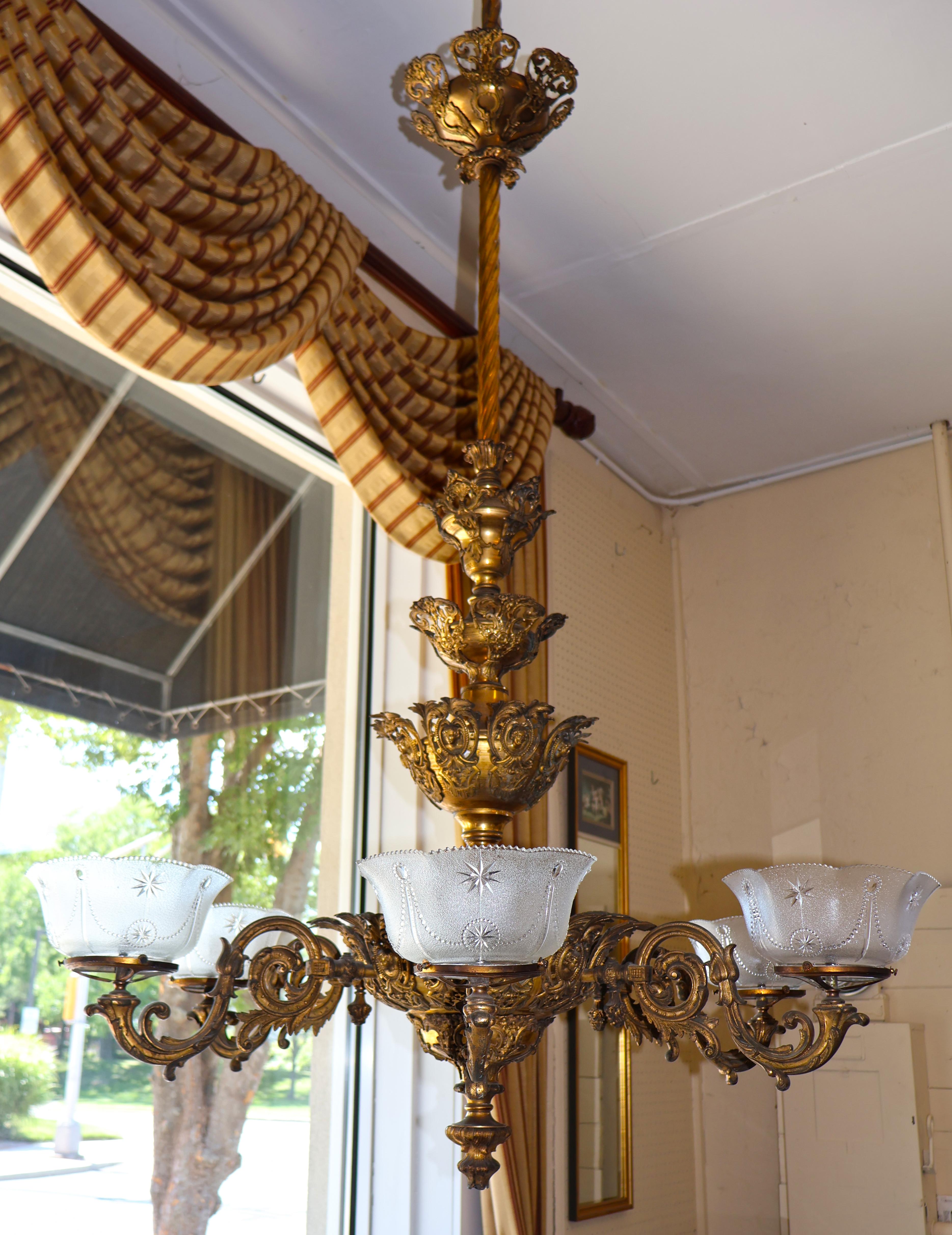 Bronzo Lampadario a gas in bronzo del XIX secolo attribuito a Cornelius & Baker in vendita