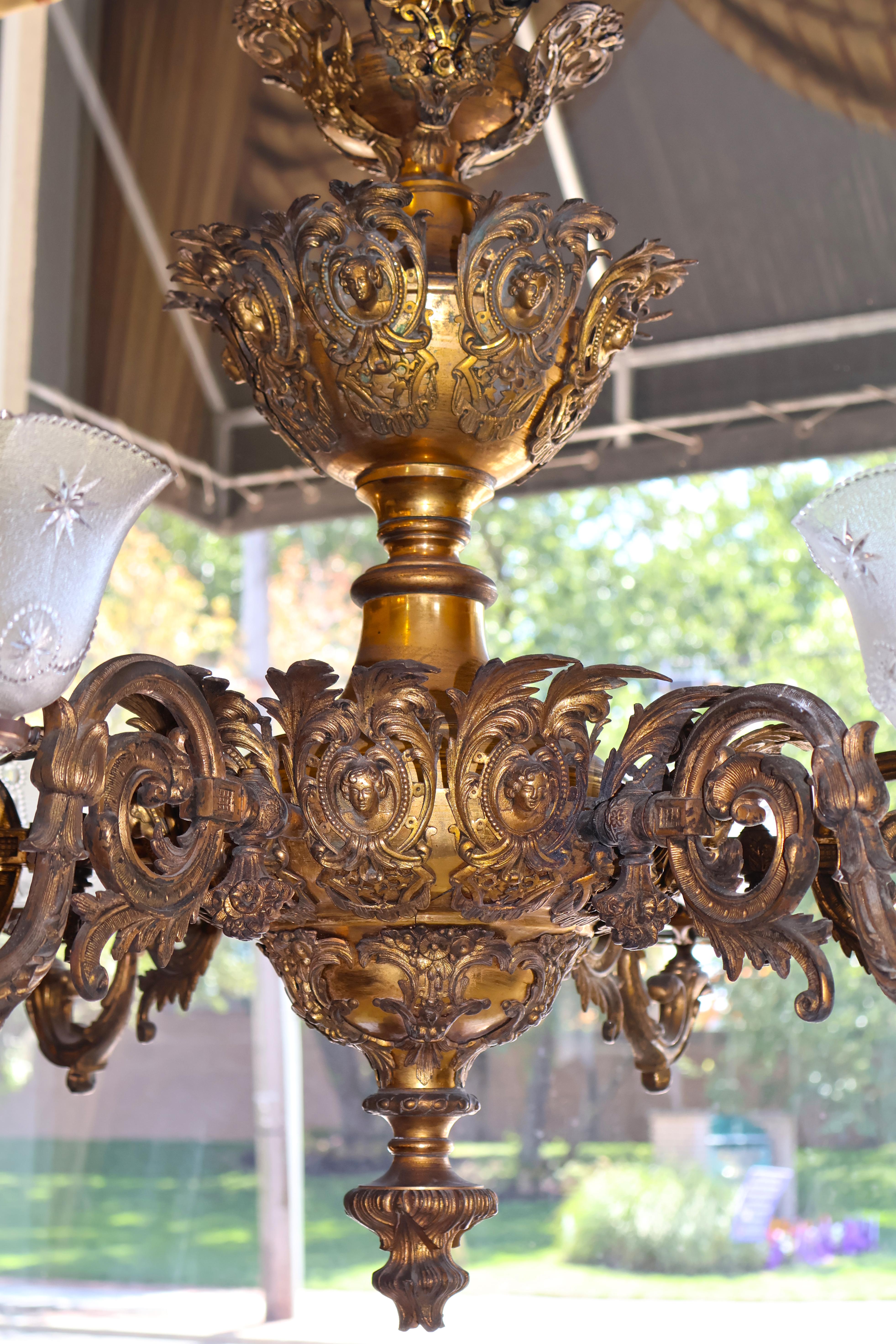 Lampadario a gas in bronzo del XIX secolo attribuito a Cornelius & Baker in vendita 1