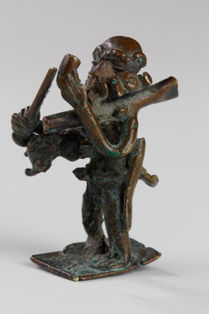 Poids en bronze et or du 19ème siècle représentant un chasseur traditionnel. Akan, Ghana Bon état - En vente à London, GB