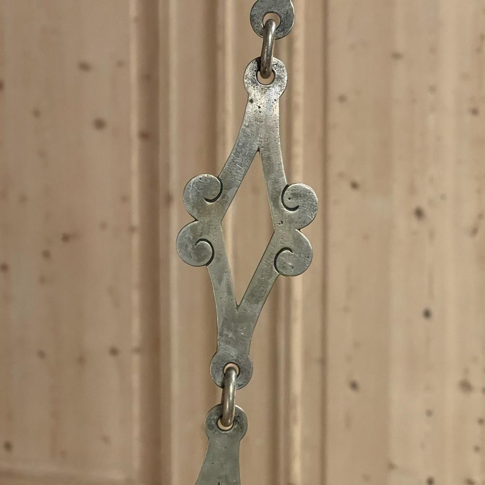 Lustre gothique en bronze du XIXe siècle en vente 6