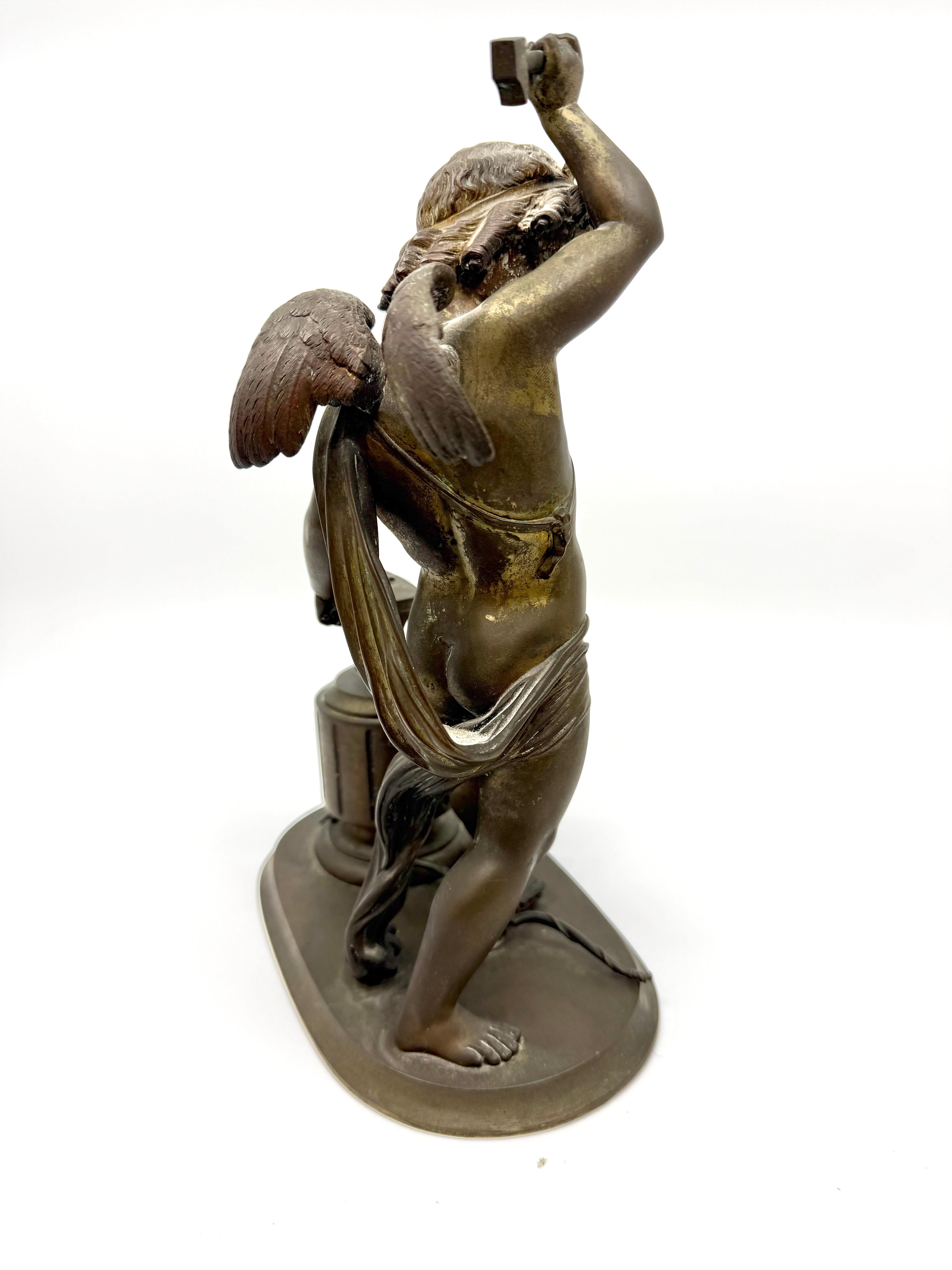 Souvenir in bronzo del XIX secolo Grand Tour Neoclassico Cupido che lancia un'Arrow in vendita 4