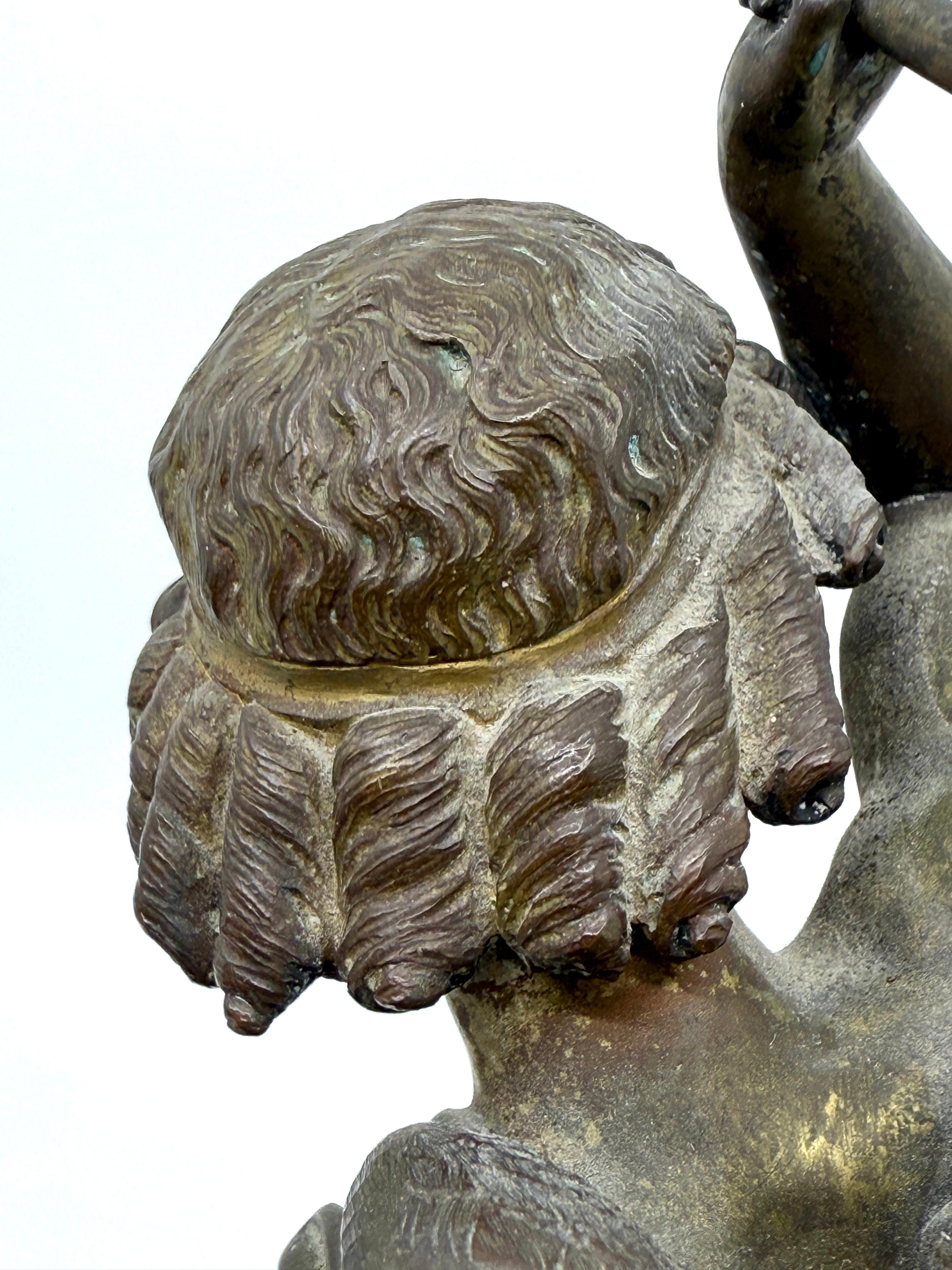 Souvenir in bronzo del XIX secolo Grand Tour Neoclassico Cupido che lancia un'Arrow in vendita 10