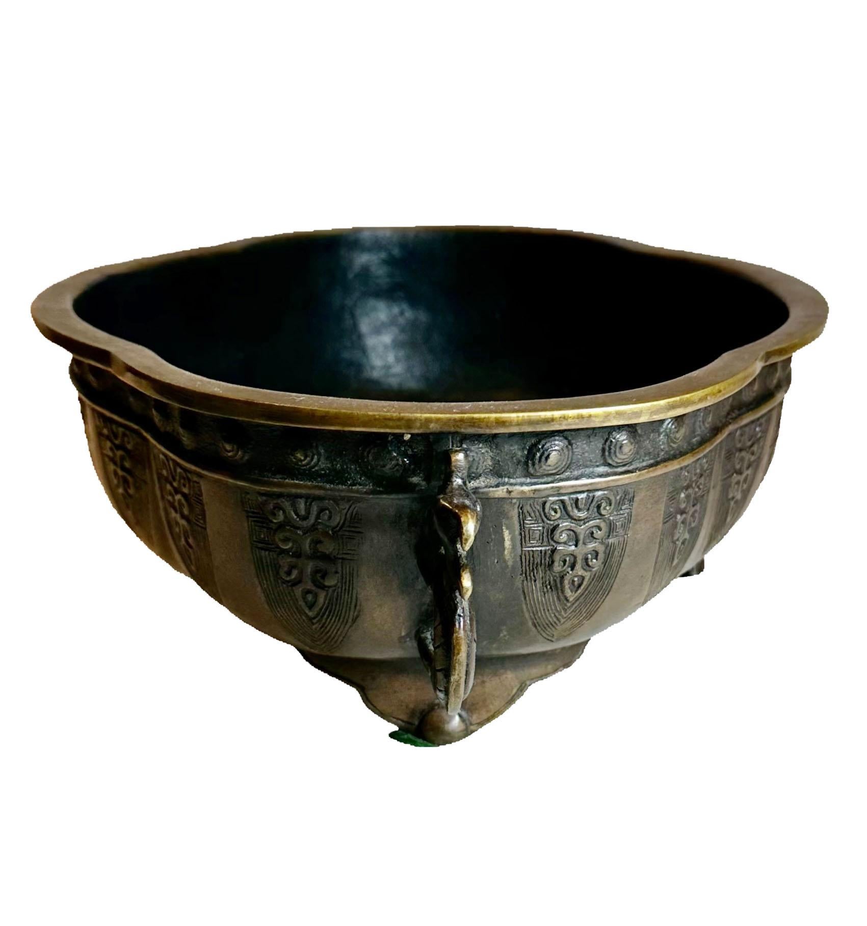 Bronzo Fioriera giapponese in bronzo del XIX secolo in vendita