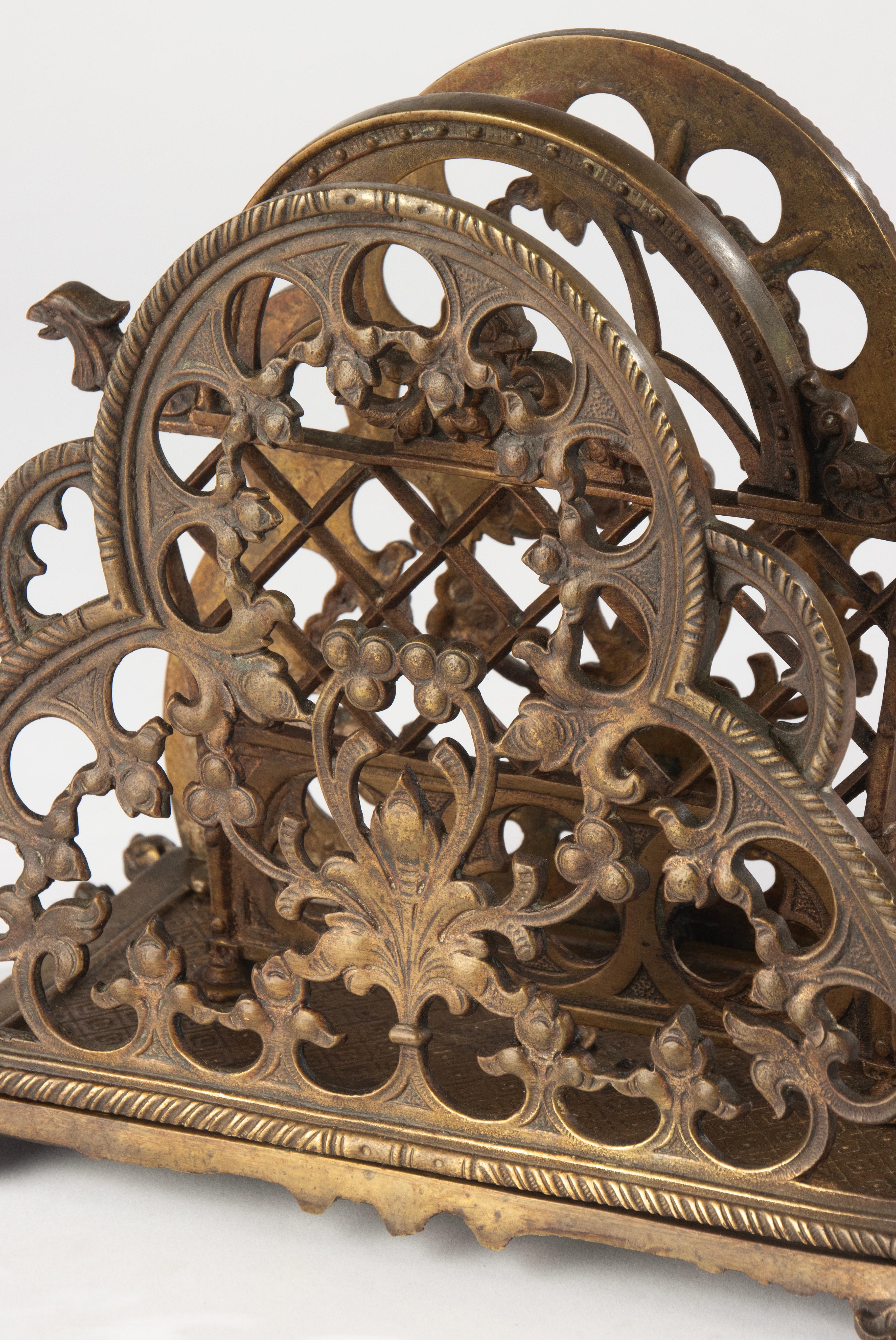 Neogotico Portalettere in bronzo del XIX secolo - Gothic Revival in vendita