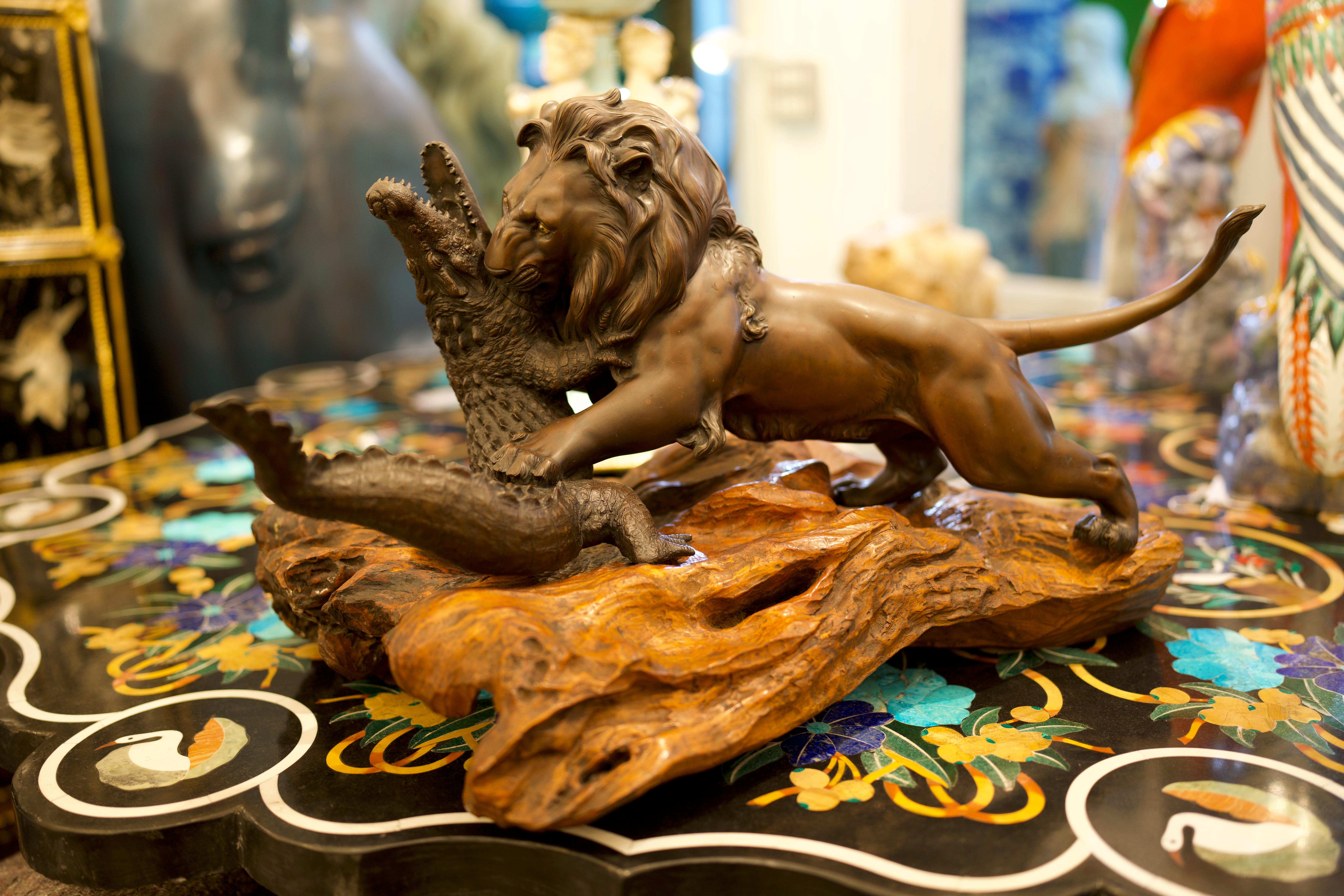 19th Century Bronze lion And Crocodile on Hardwood Base  In Excellent Condition In Southall, GB