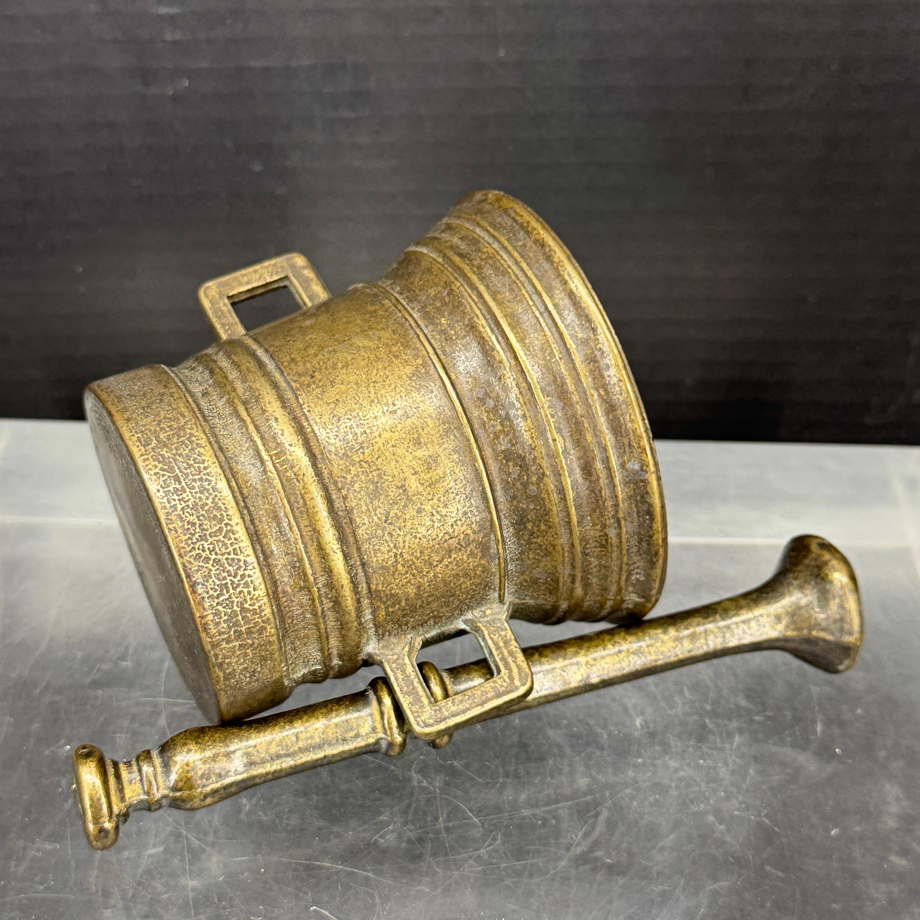 Calco Set da speziale con mortaio e pestello in bronzo del XIX secolo in vendita