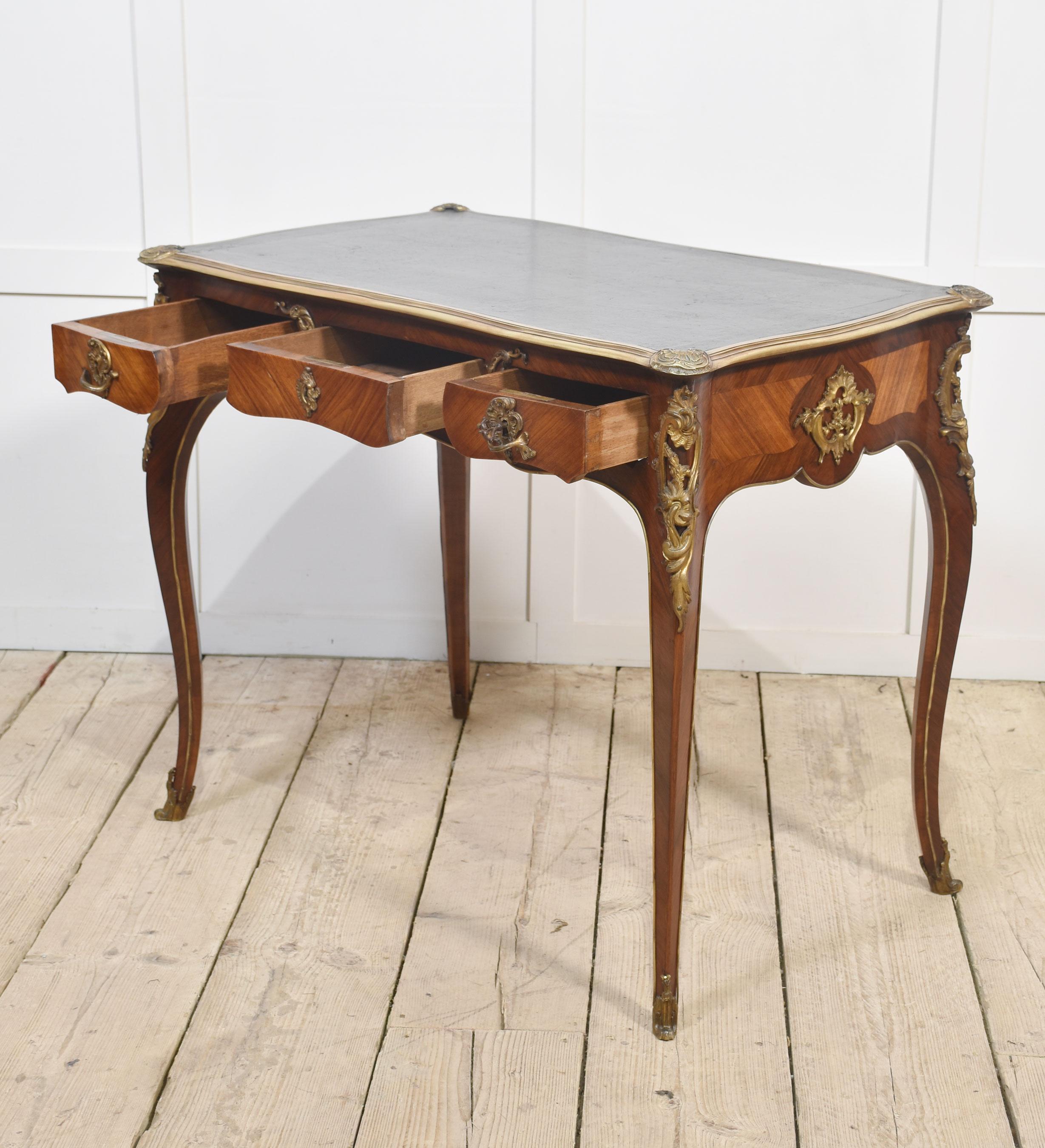 19th century bronze mounted bureau plat en vente 5