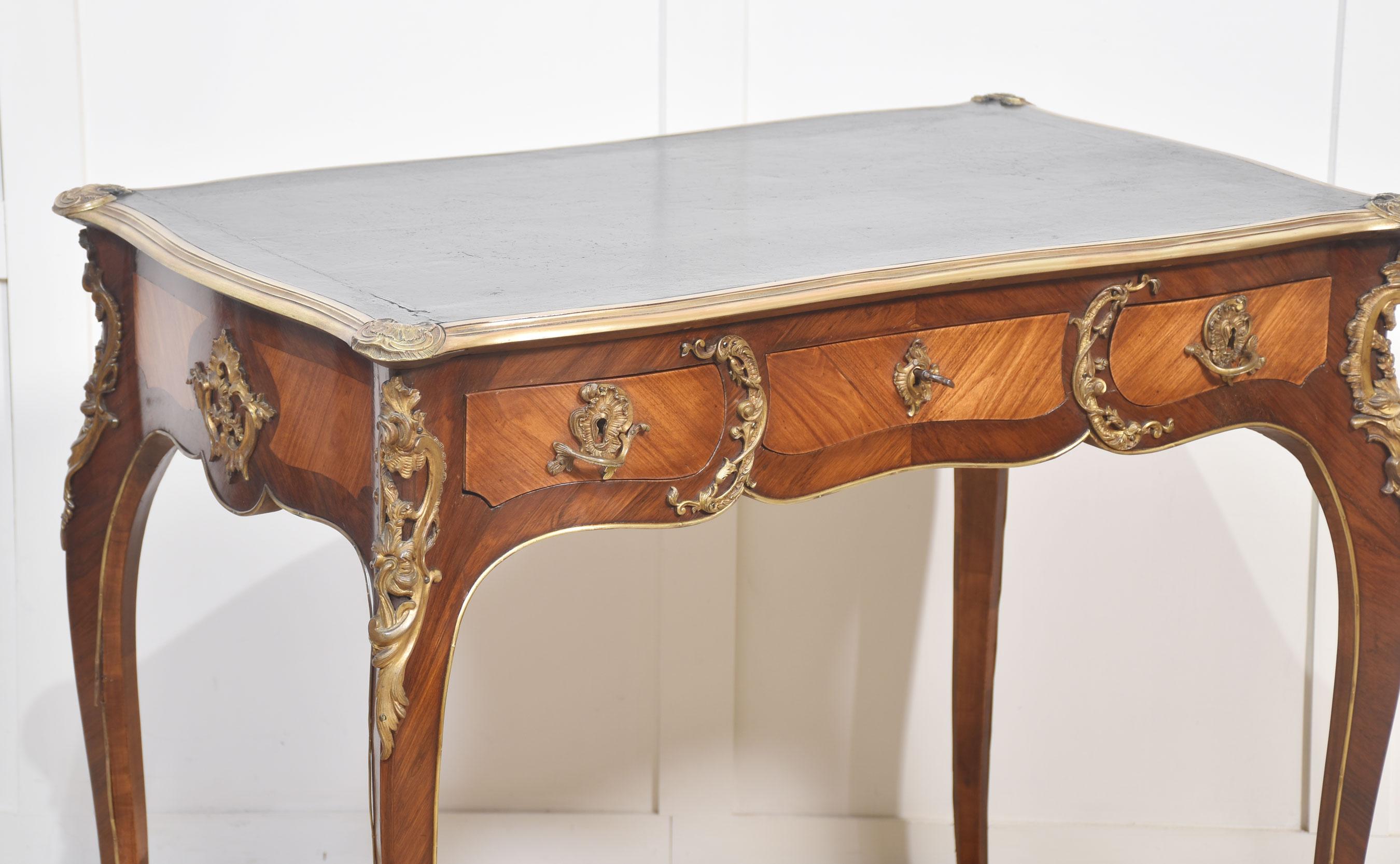Britannique 19th century bronze mounted bureau plat en vente
