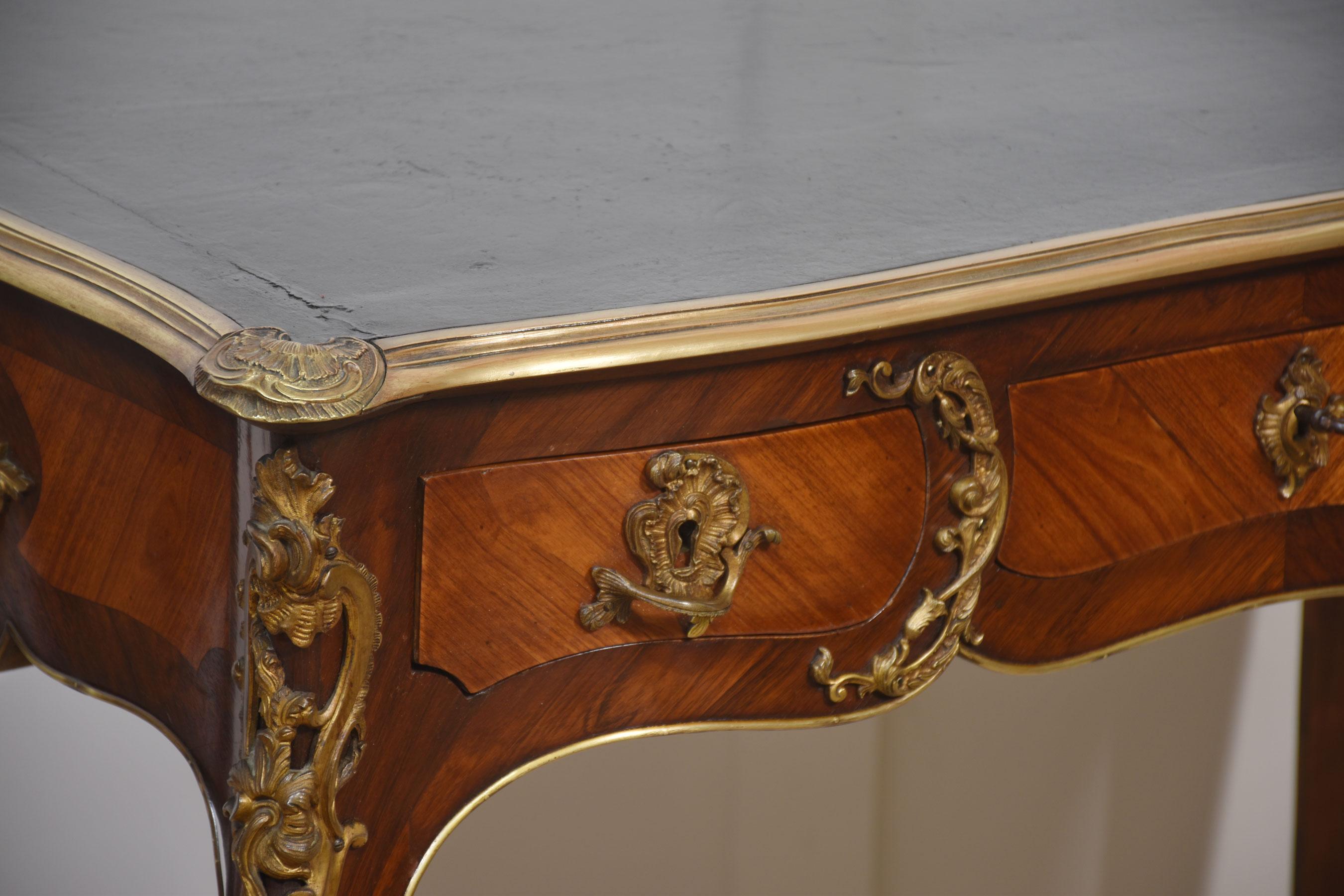 XIXe siècle 19th century bronze mounted bureau plat en vente