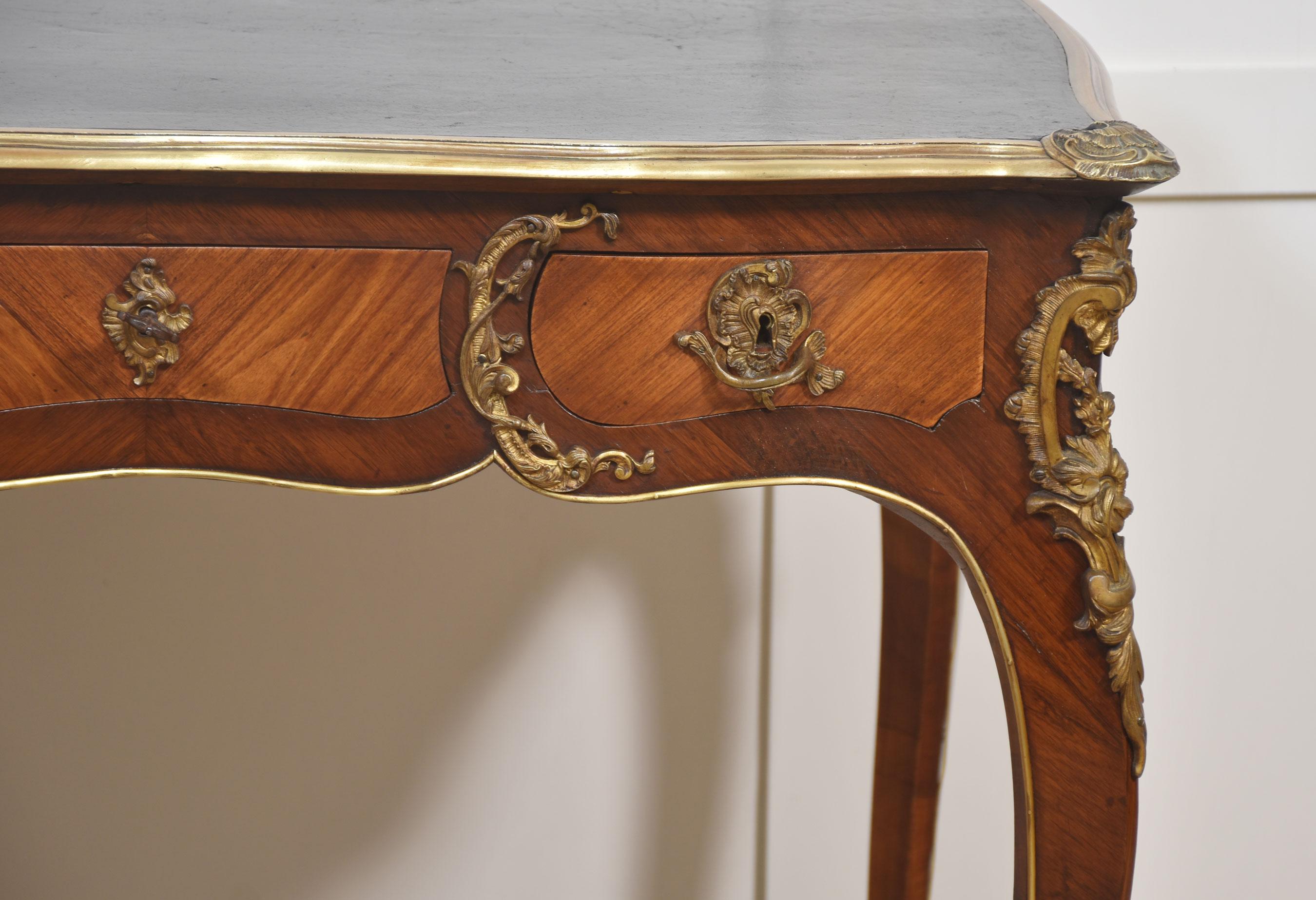19th century bronze mounted bureau plat en vente 2