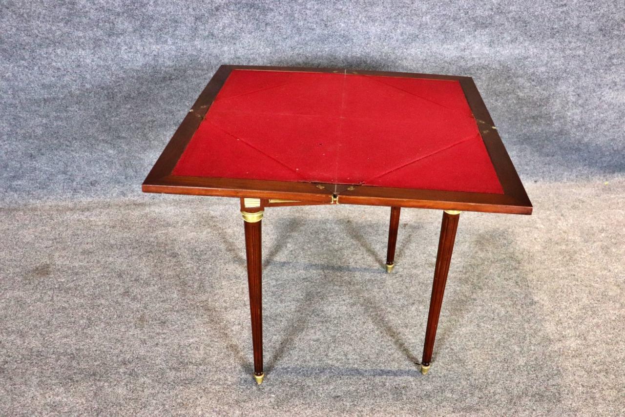 Bronze Table à serviettes Louis XVI du 19e siècle, montée sur bronze en vente
