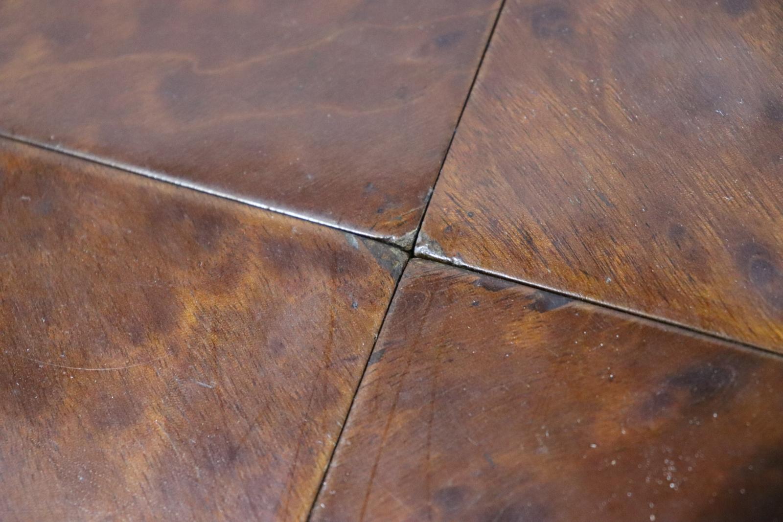 Table à serviettes Louis XVI du 19e siècle, montée sur bronze en vente 2