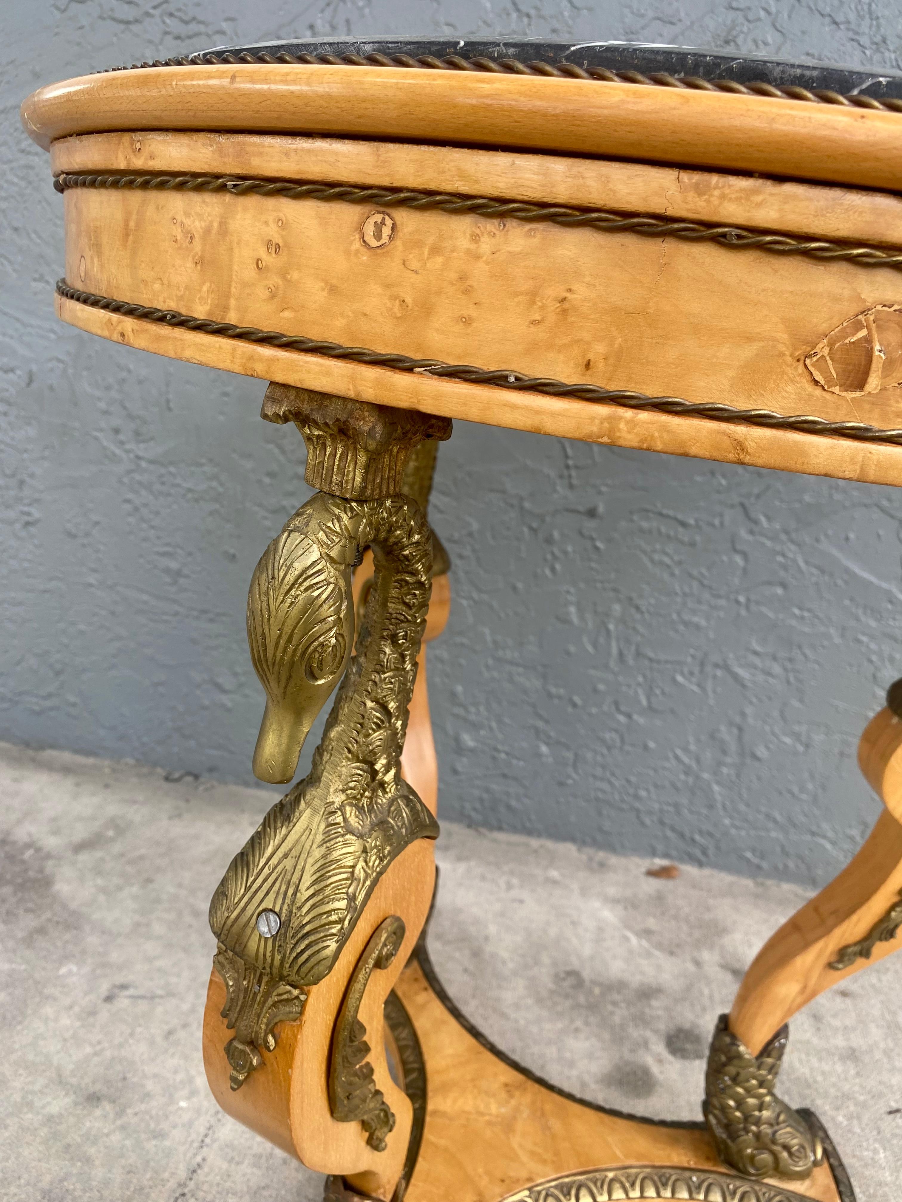 19. Jahrhundert Bronze Ormolu Swan Koi Fisch Reich Holz Marmor runden Tisch im Angebot 6