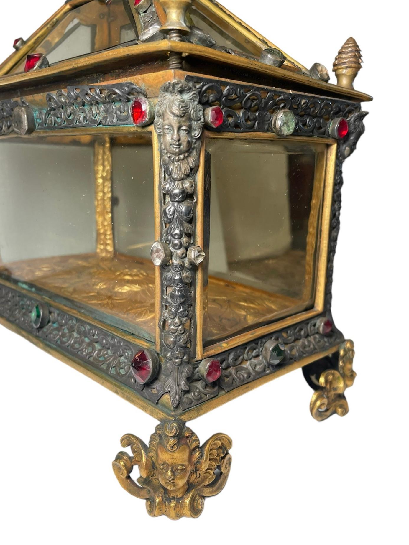 19th Century Bronze Reliquary Casket In Good Condition For Sale In Guaynabo, PR