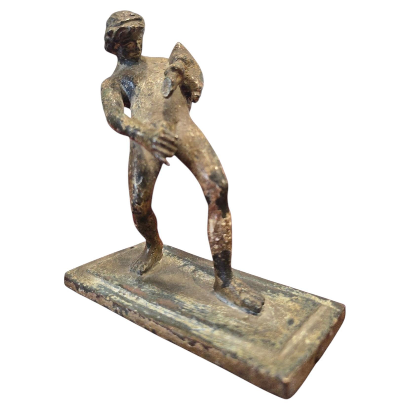 Satyre en bronze du XIXe siècle servant du vin, d'après un modèle antique de Pompéi