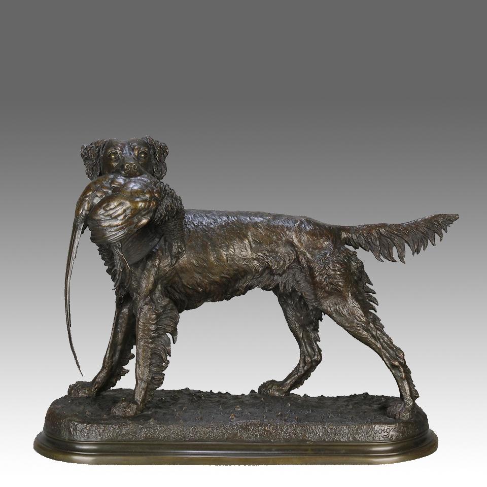 Excellent bronze animalier français du milieu du 19e siècle représentant un gibier à plumes tenant fièrement sa prise du jour, avec de très beaux détails de surface ciselés à la main et une très belle patine brun riche légèrement frottée jusqu'au