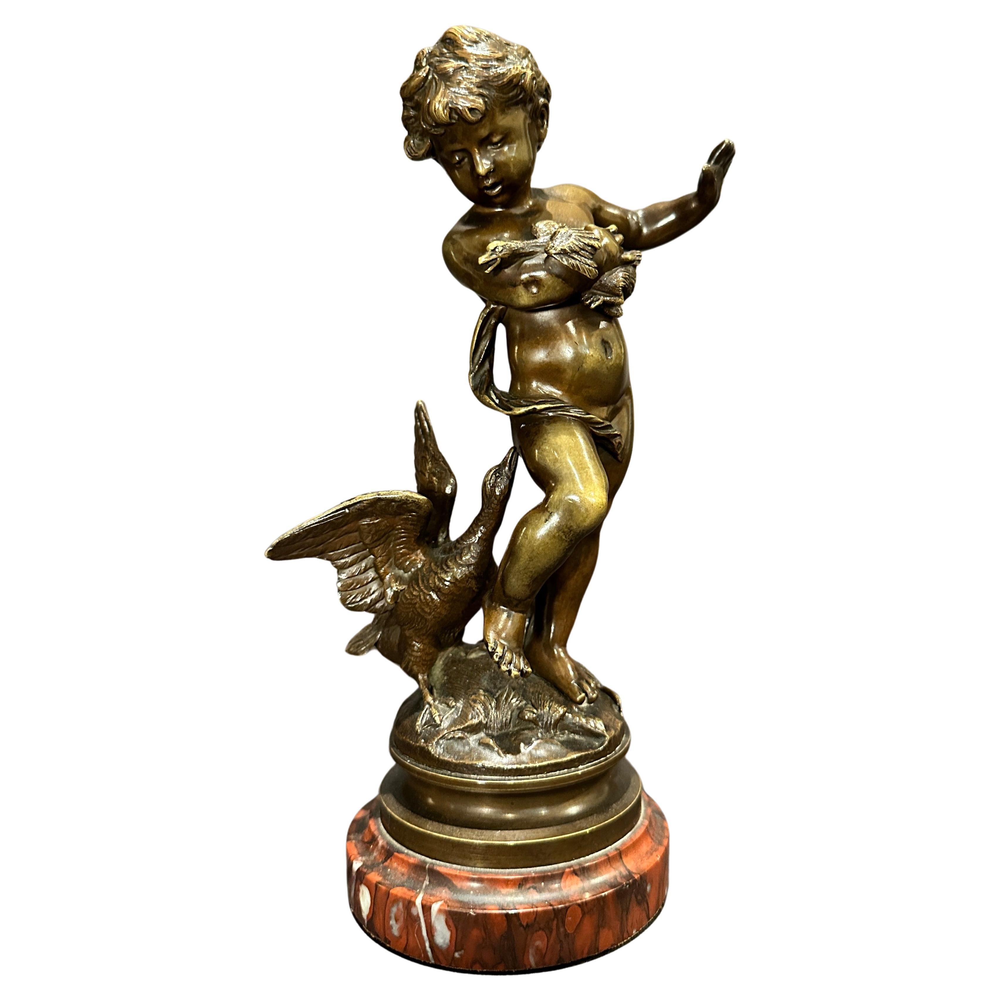 Sculpture en bronze du 19ème siècle d'un garçon avec des oiseaux par Auguste Moreau