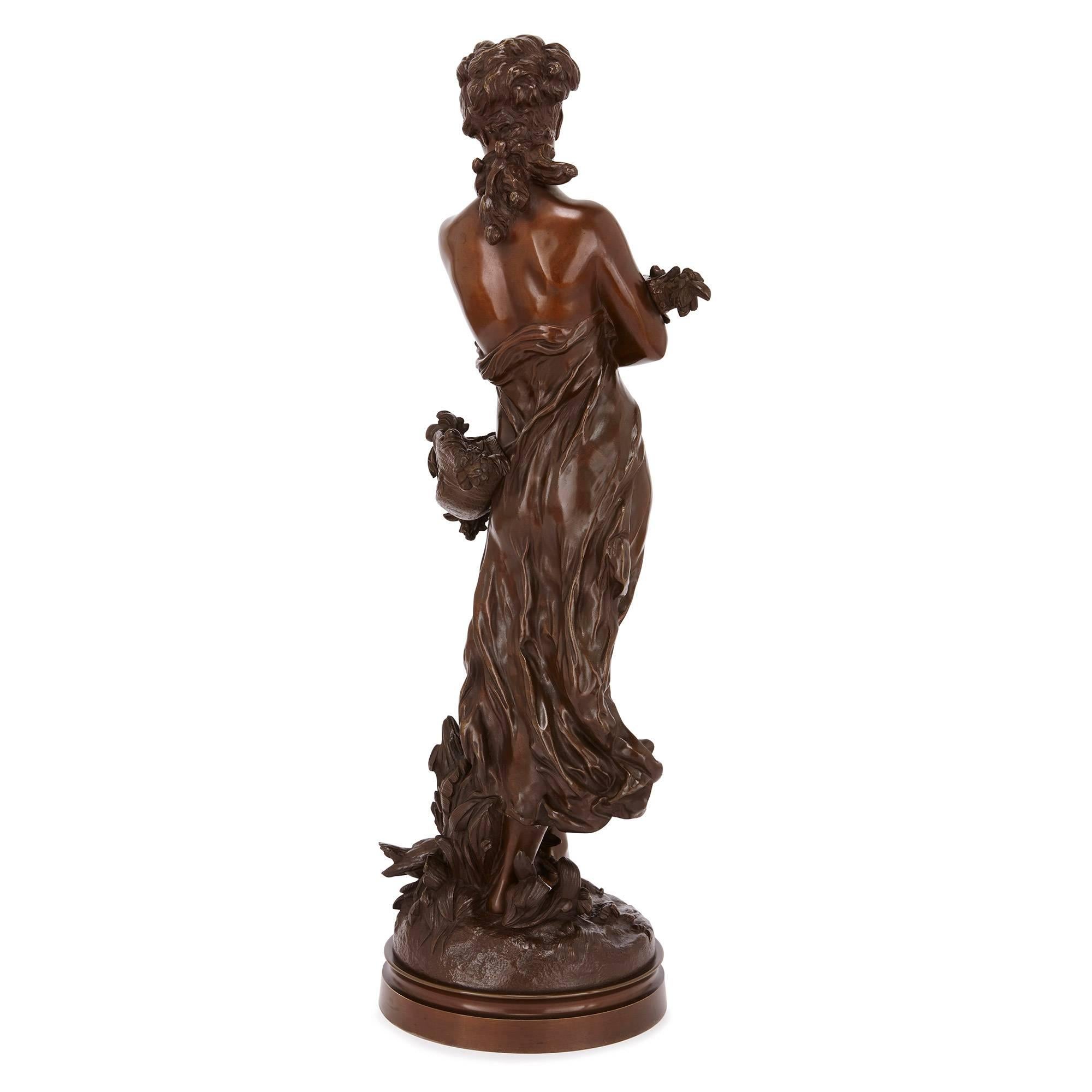 Français Sculpture en bronze du 19e siècle représentant une dame par Moreau en vente