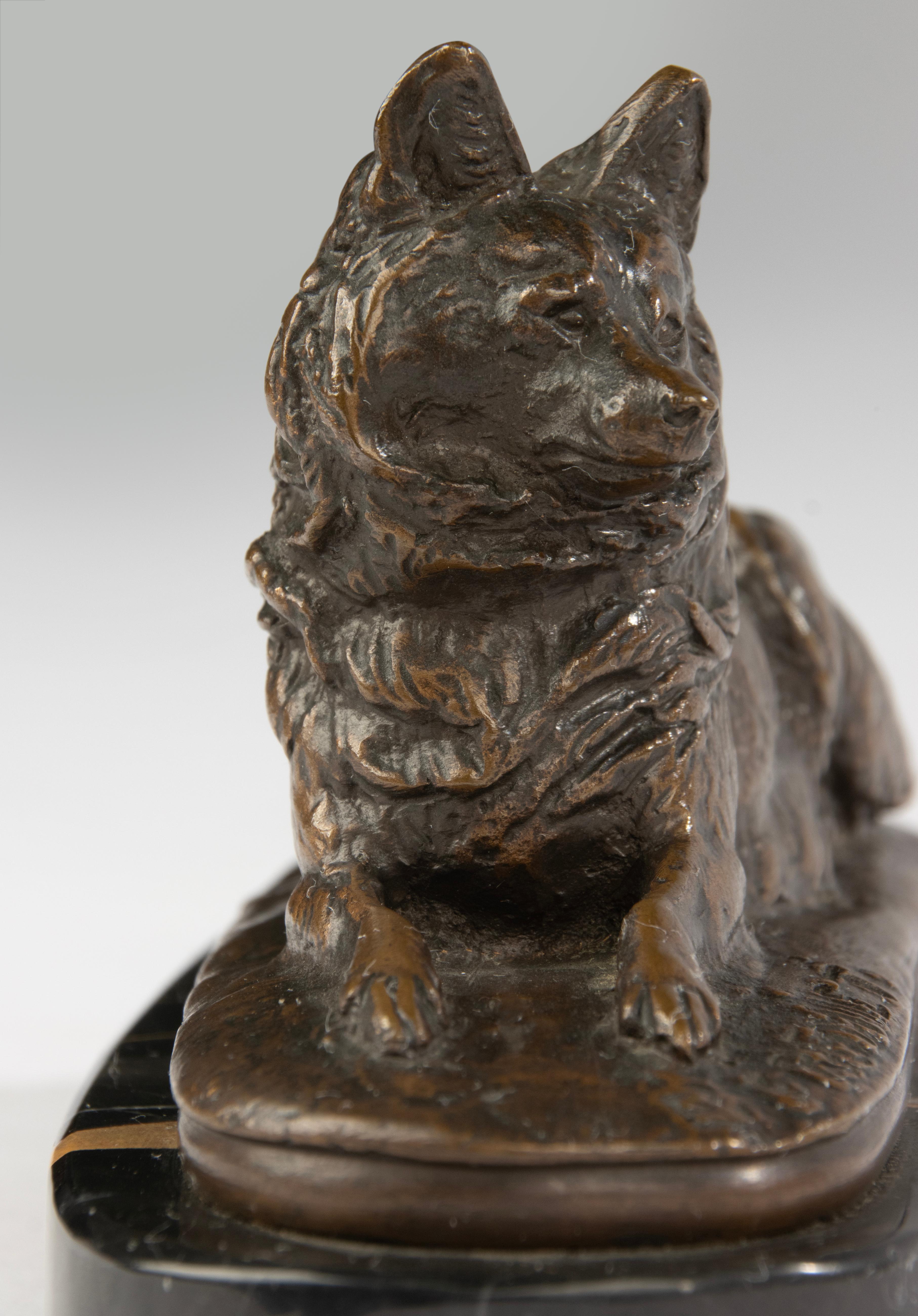 Fine XIX secolo Scultura in bronzo del XIX secolo raffigurante un cane Spitz - di Emmanuel Frémiet in vendita
