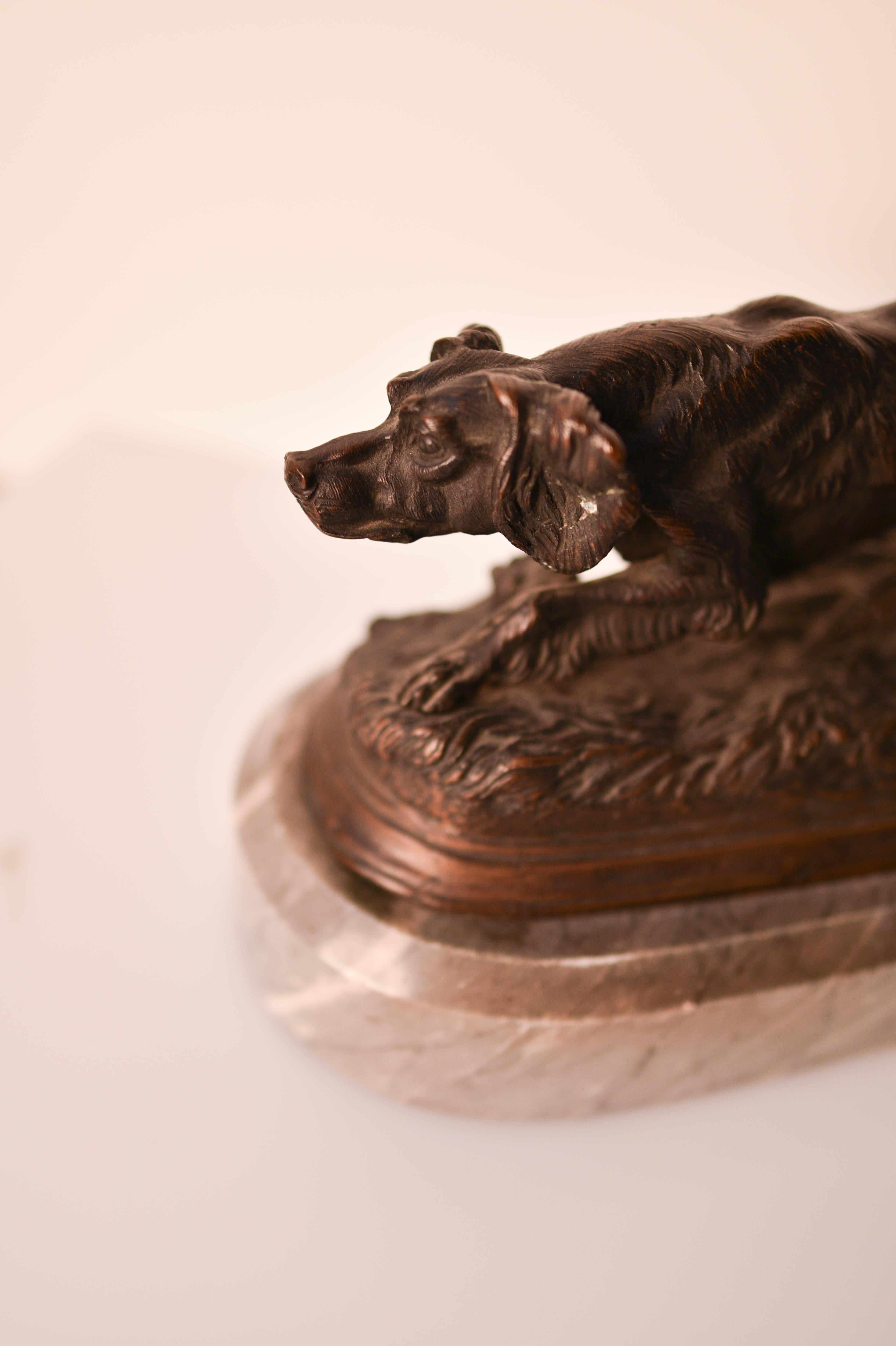 French 19th century bronze sculpture of an Irish setter dog on a grey marble socle For Sale