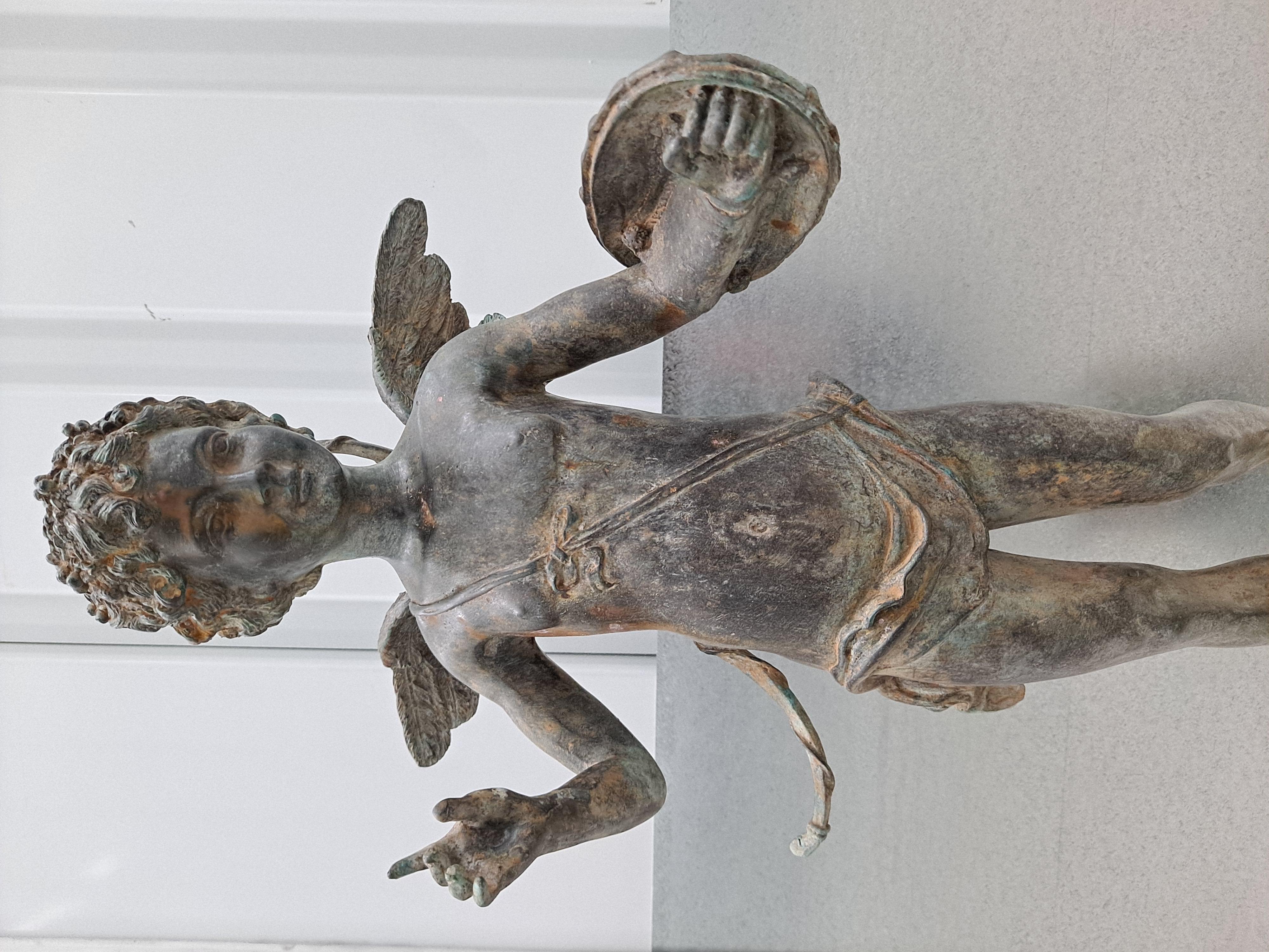 19ème siècle  Sculpture en bronze de Cupidon d'après Pierre Chenet 

Diamètre de la base 6