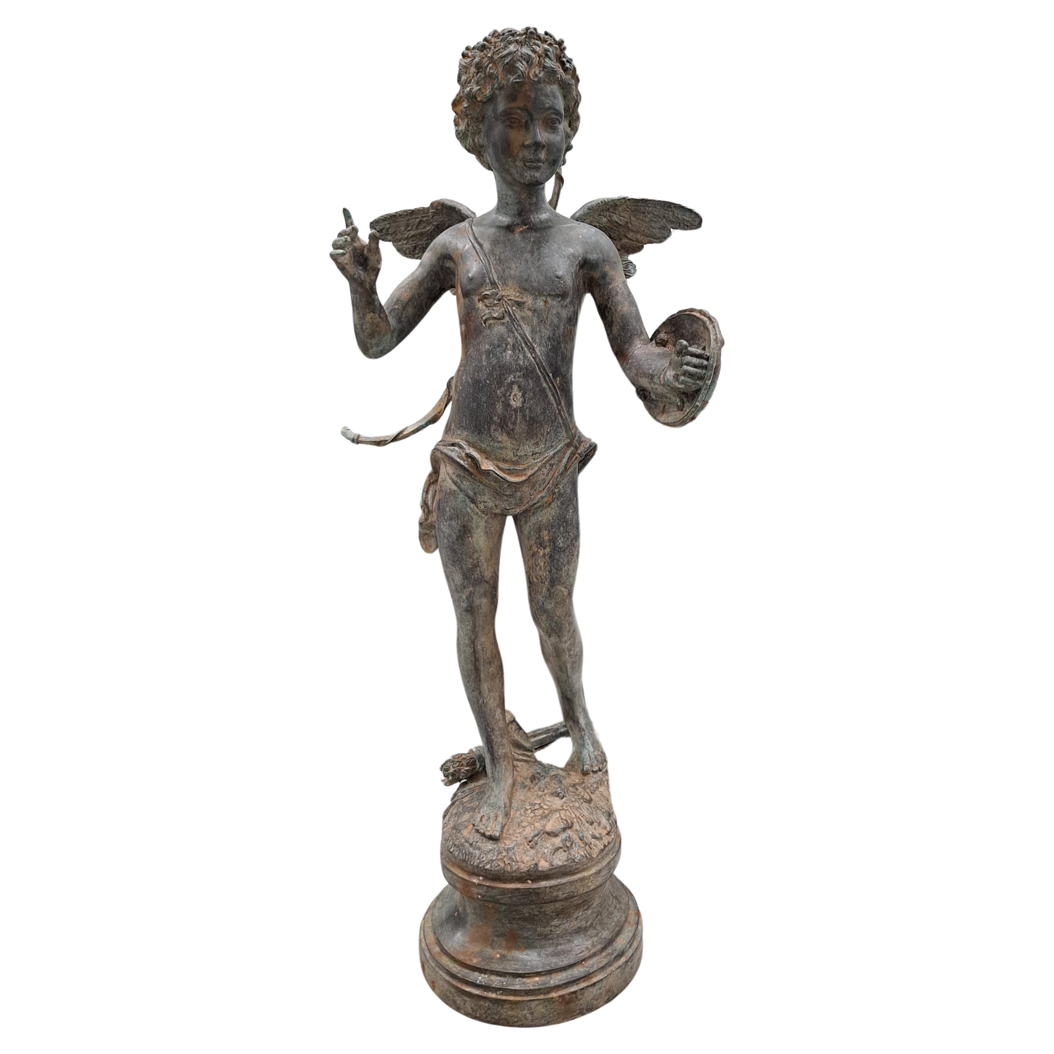 Escultura de bronce de Cupido del siglo XIX según Pierre Chenet