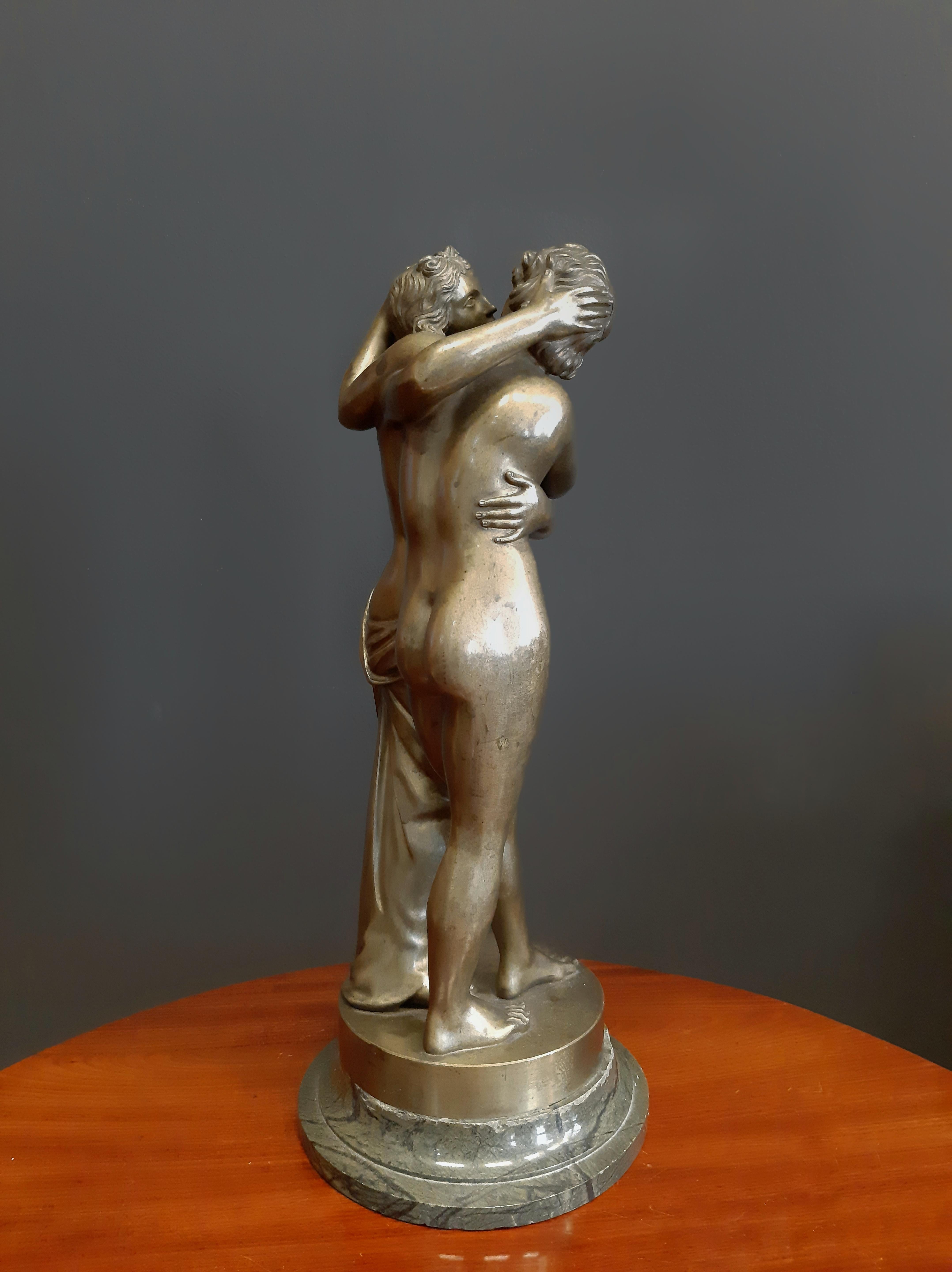Sculpture en bronze du XIXe siècle représentant Cupidon et Psyché en vente 2
