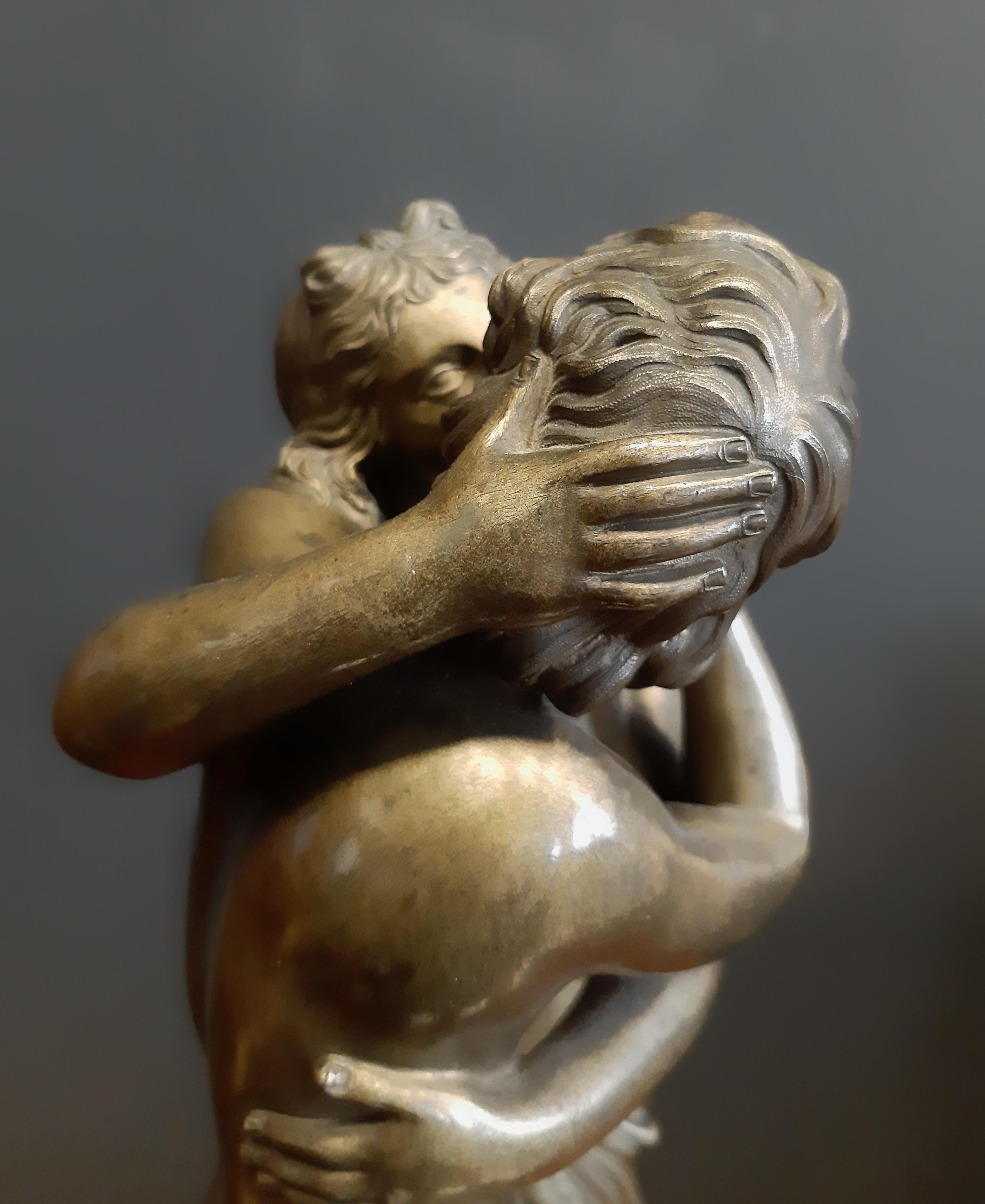 Sculpture en bronze du XIXe siècle représentant Cupidon et Psyché en vente 3