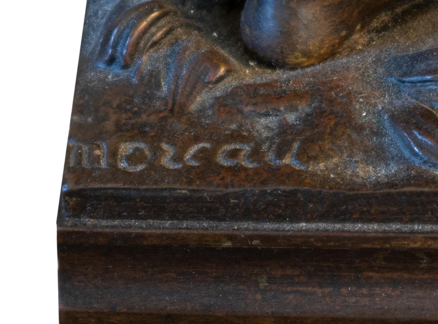 Français Sculpture en fonte de Déméter et Perséphone s'embrassant par François Moreau en vente