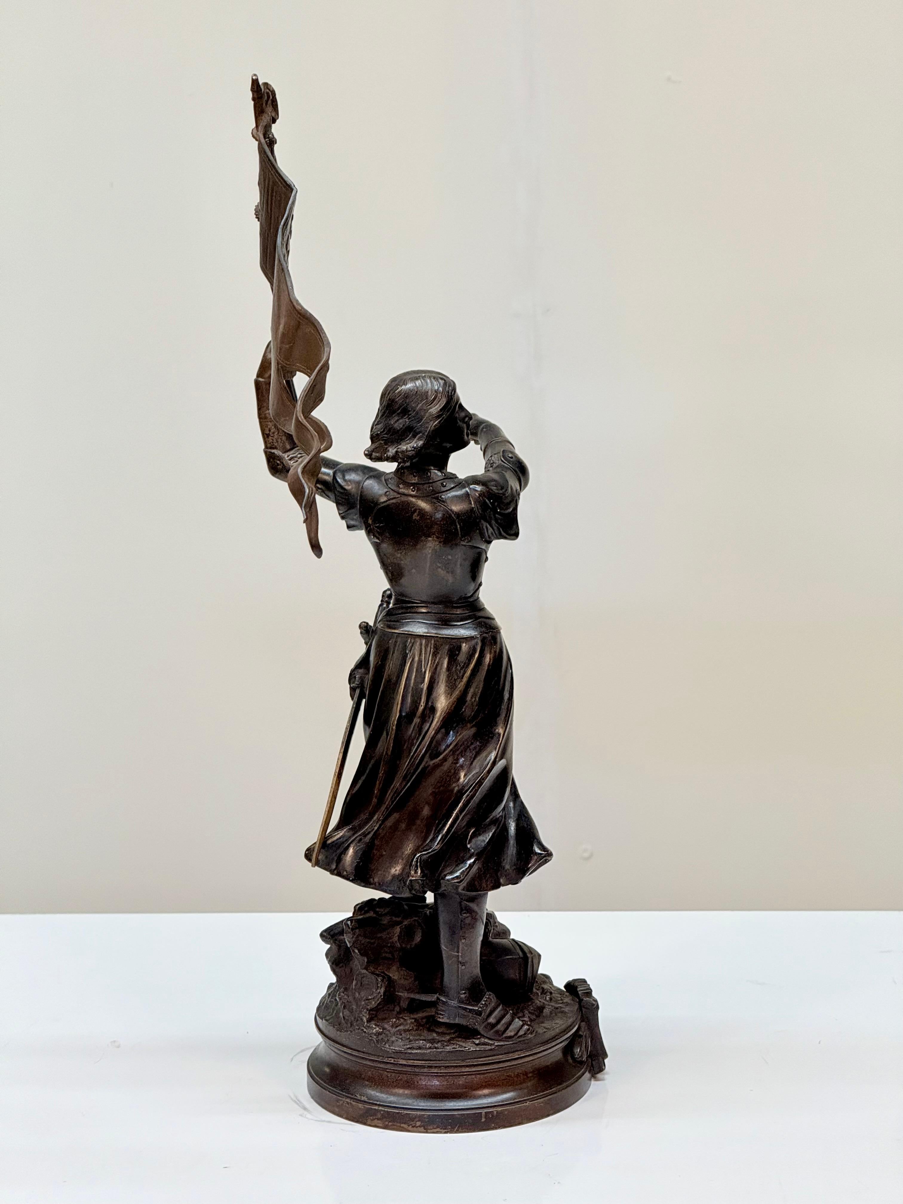Scultura in bronzo del XIX secolo di Giovanna d'Arco di Adrien Étienne Gaudez, firmata in vendita 4
