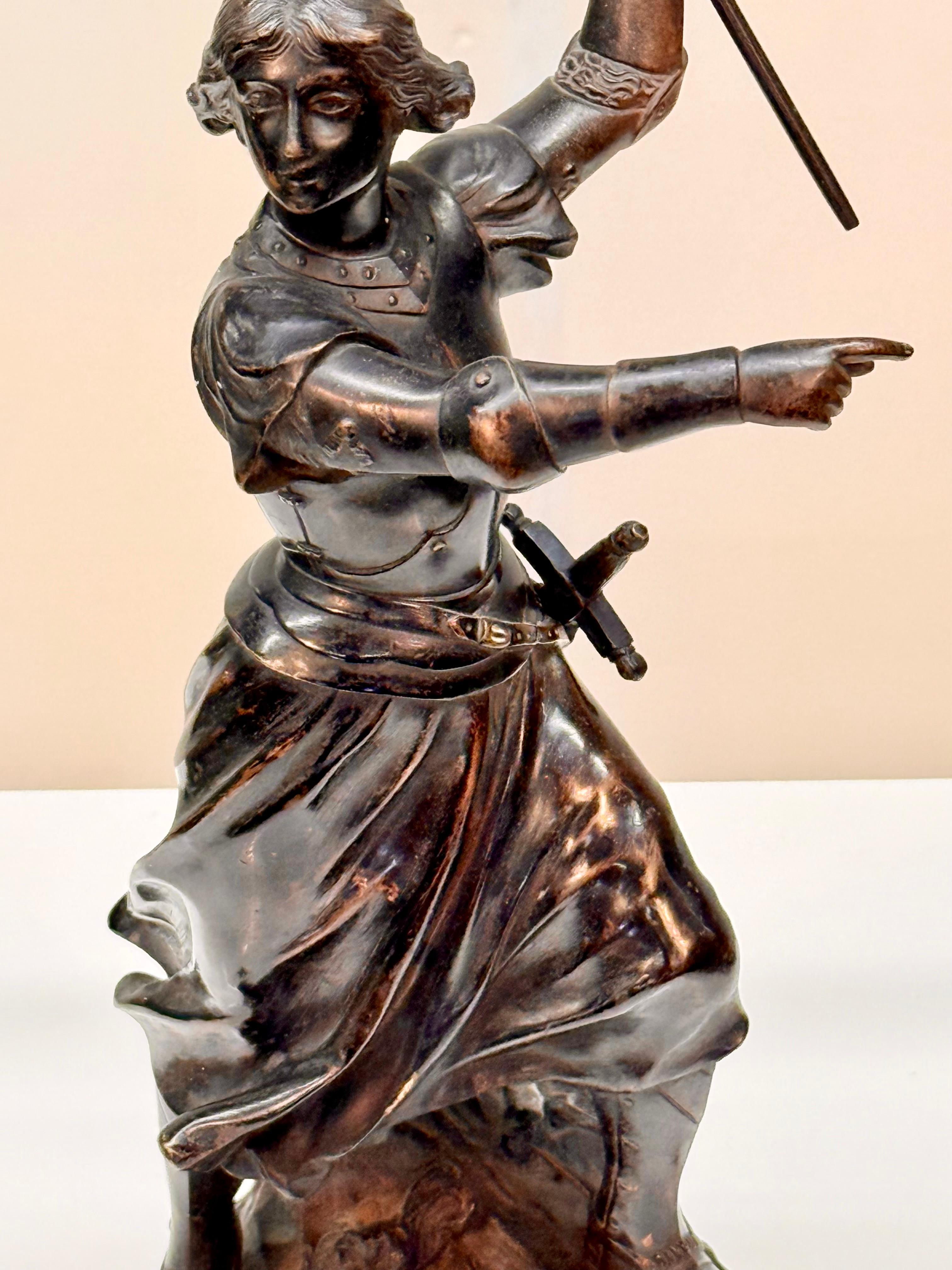Calco Scultura in bronzo del XIX secolo di Giovanna d'Arco di Adrien Étienne Gaudez, firmata in vendita