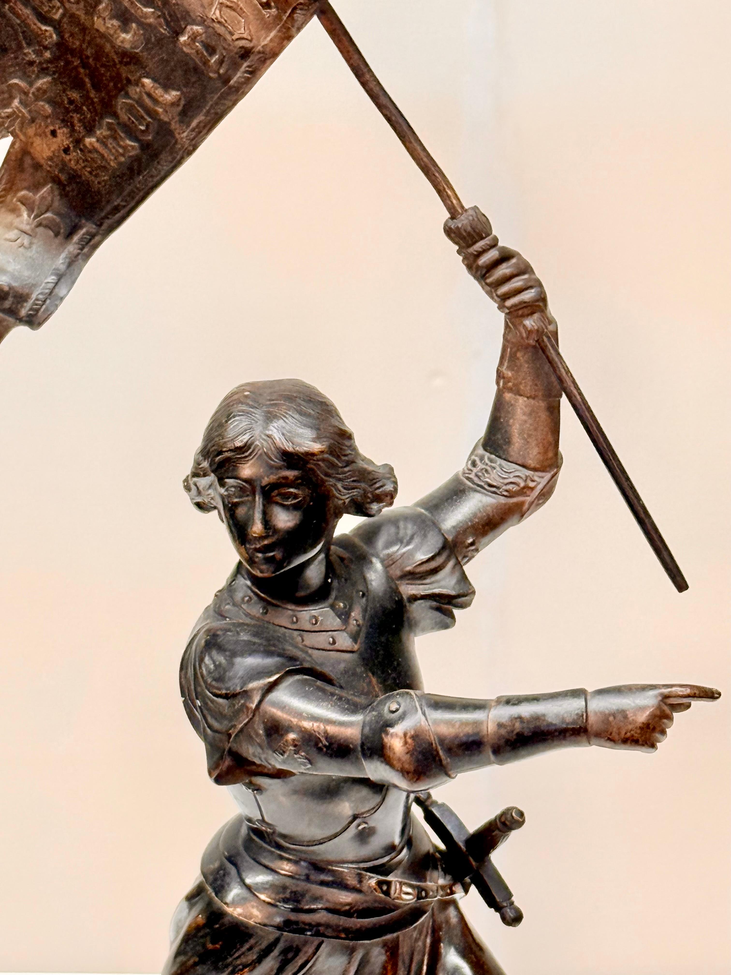 Bronzo Scultura in bronzo del XIX secolo di Giovanna d'Arco di Adrien Étienne Gaudez, firmata in vendita