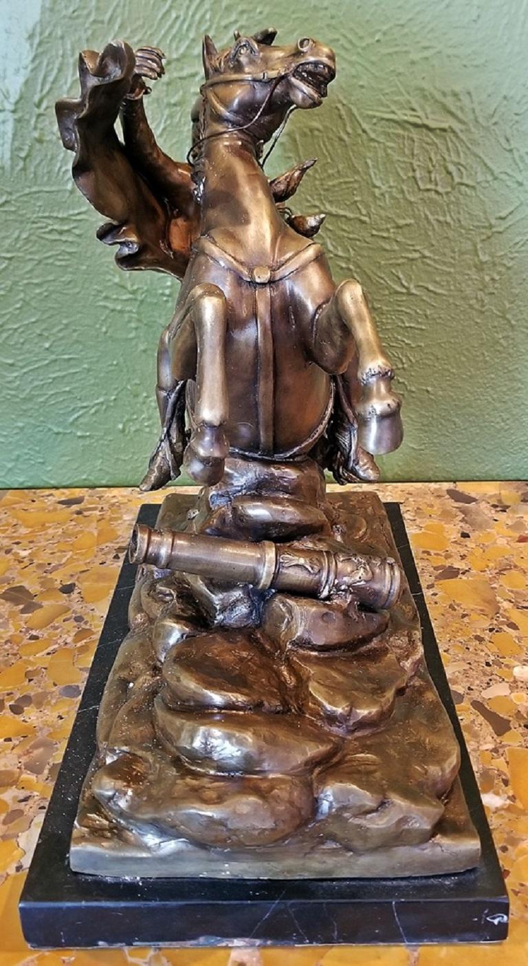 Bronzo Scultura in bronzo del XIX secolo raffigurante Napoleone che attraversa le Alpi in vendita