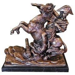 Scultura in bronzo del XIX secolo raffigurante Napoleone che attraversa le Alpi