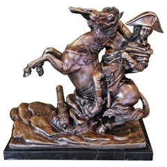 Sculpture en bronze du XIXe siècle représentant Napoléon traversant les Alpes