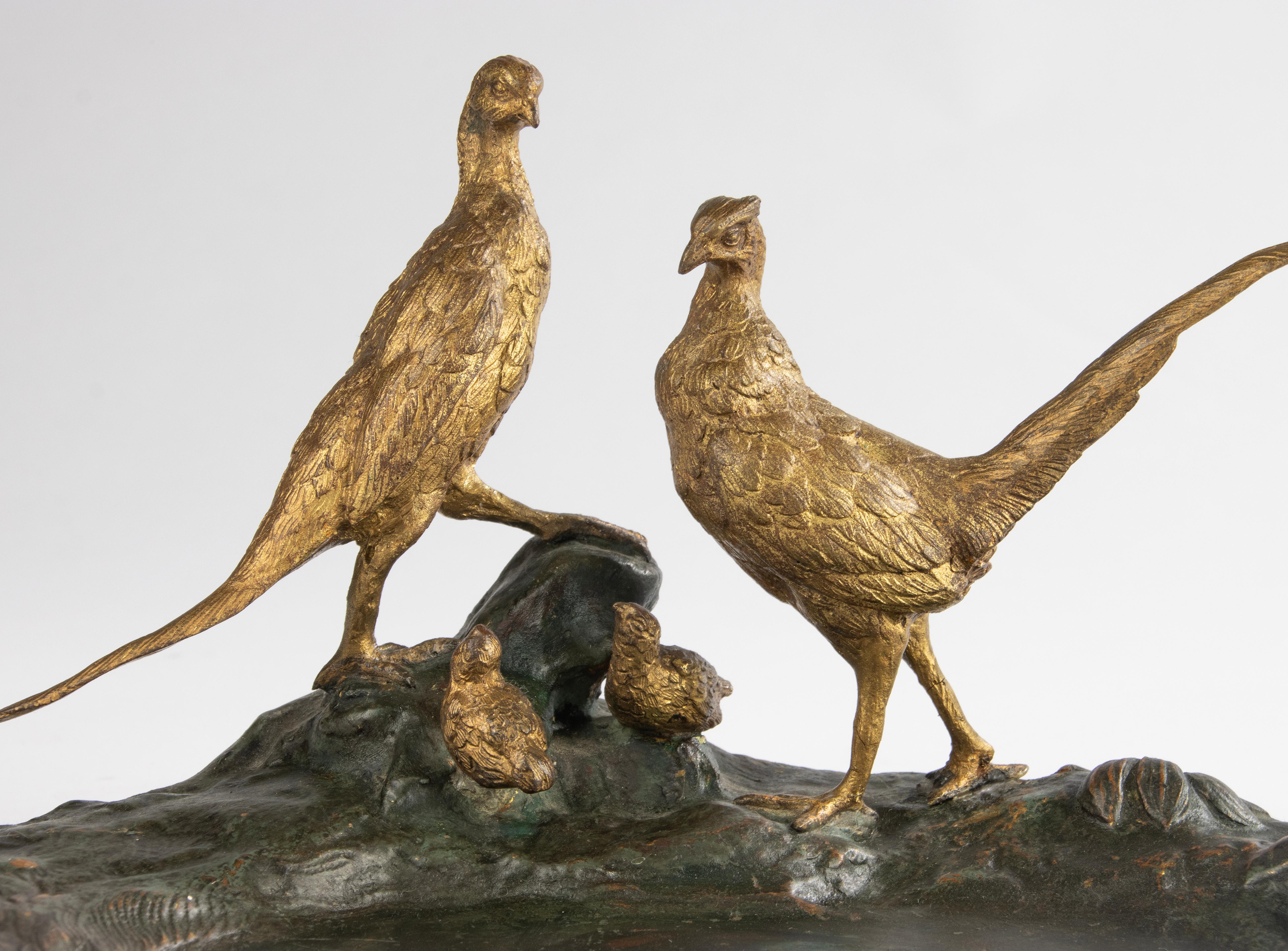 Belle Époque Scultura in bronzo del XIX secolo raffigurante una famiglia di fagiani - Attribuita a J. Hardy in vendita