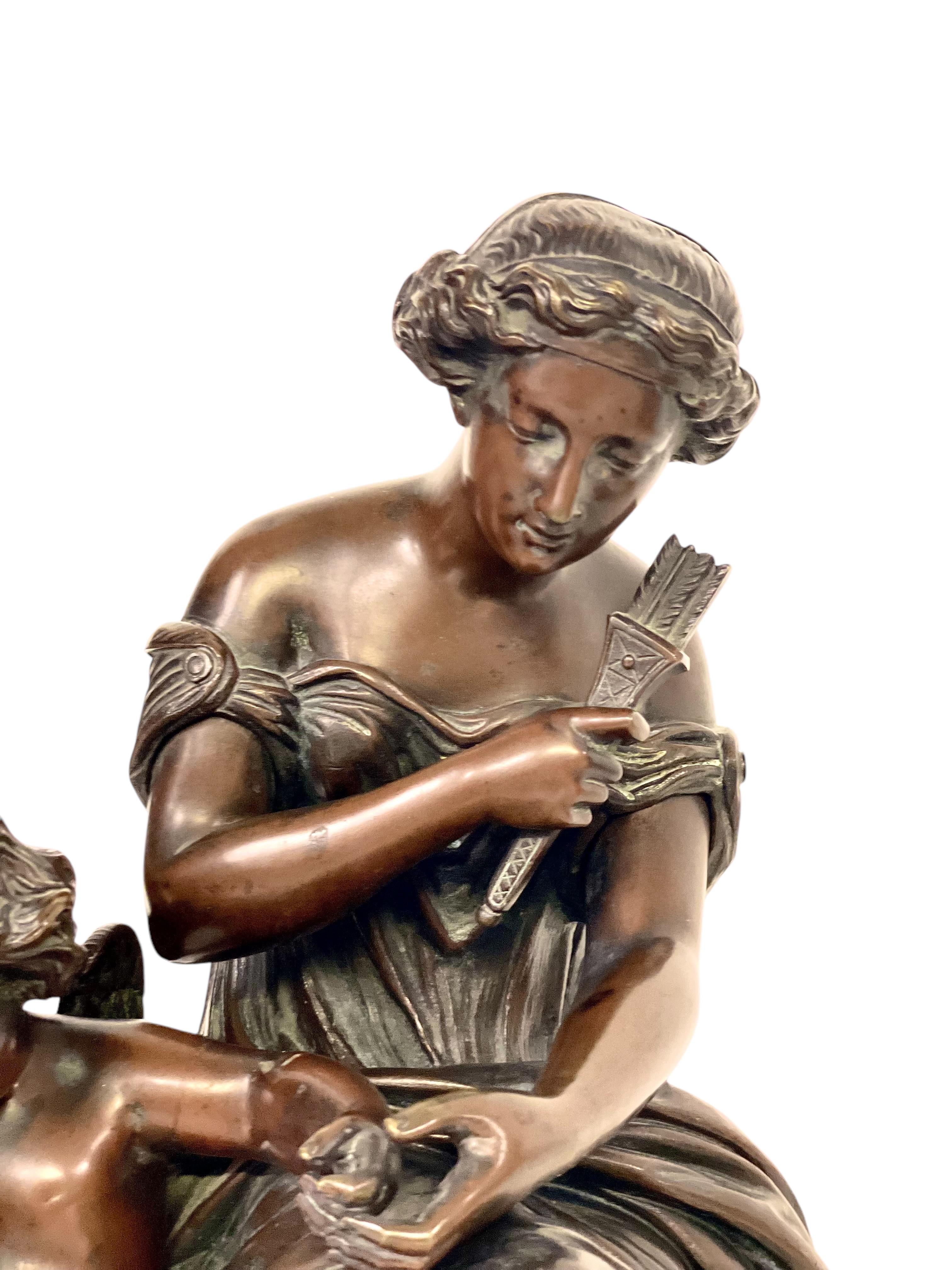 Escultura de bronce del siglo XIX, firmada Aizelin, Diosa con Cupido en venta 4