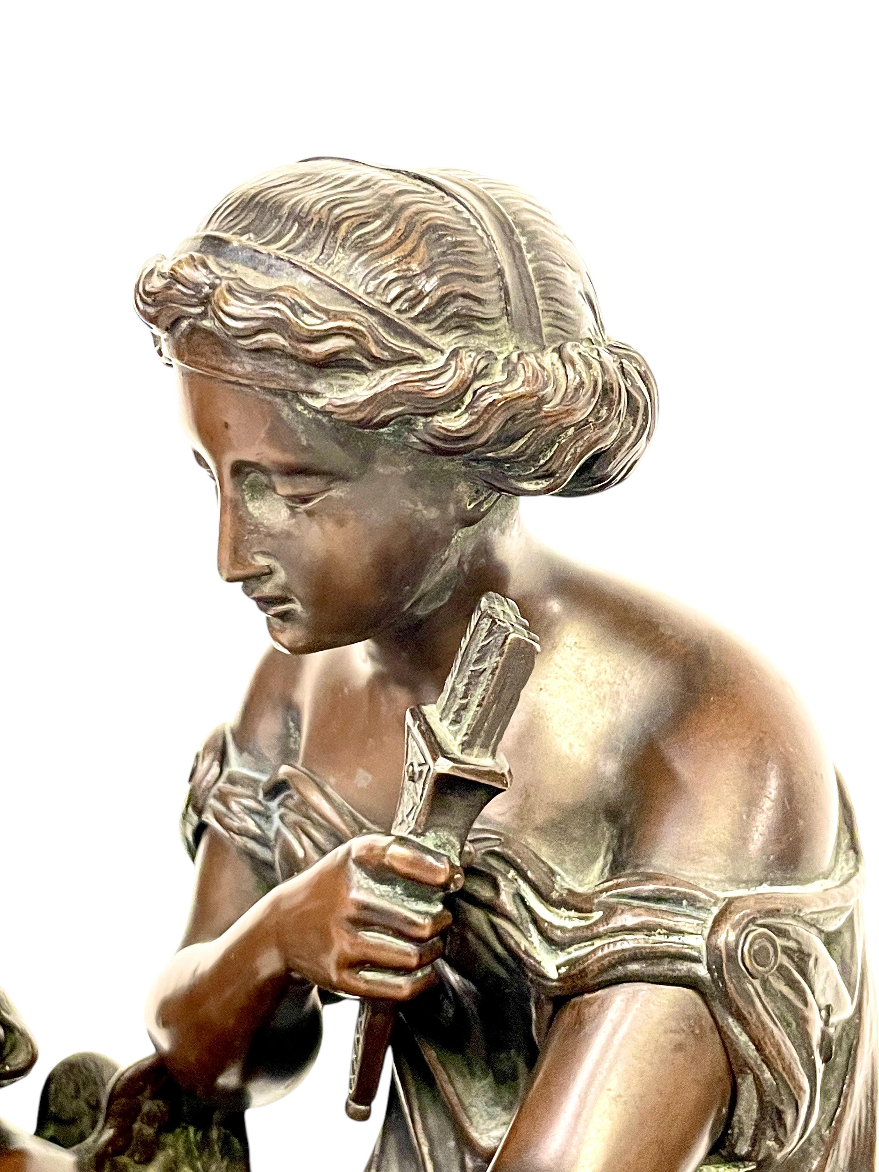 Escultura de bronce del siglo XIX, firmada Aizelin, Diosa con Cupido en venta 5